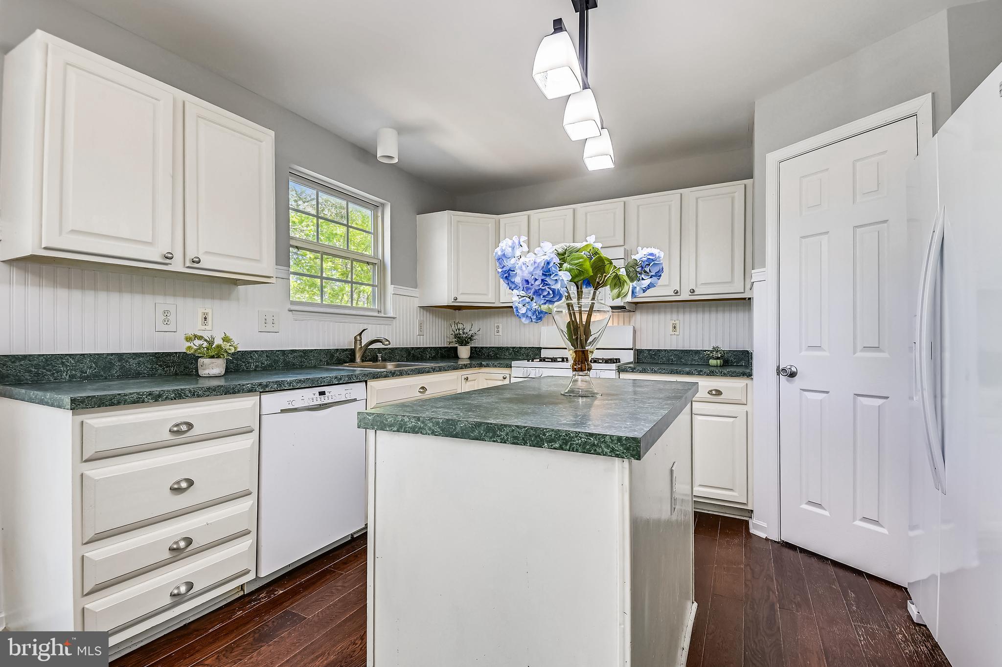 SUBURBIA - Residential