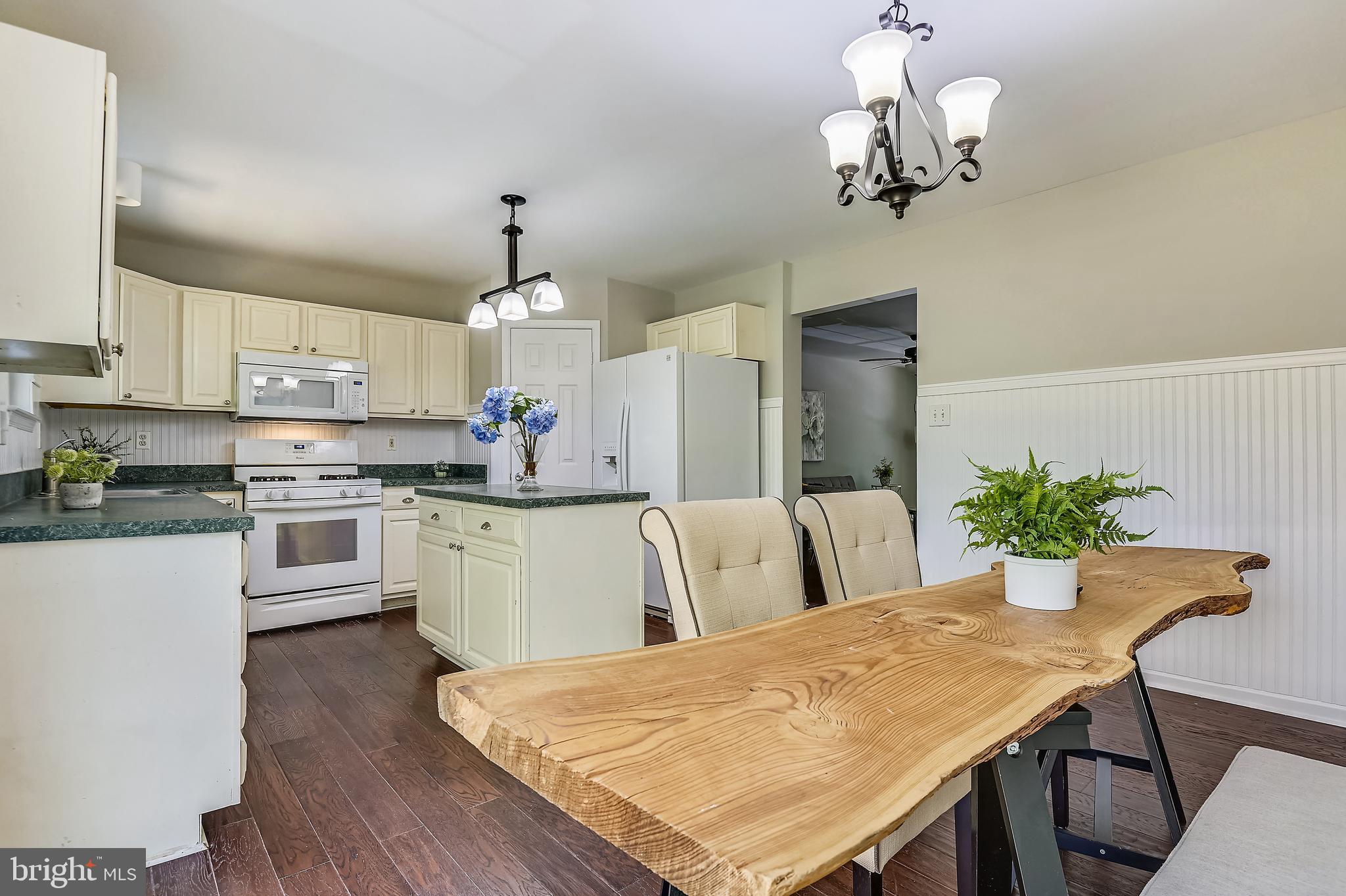 SUBURBIA - Residential