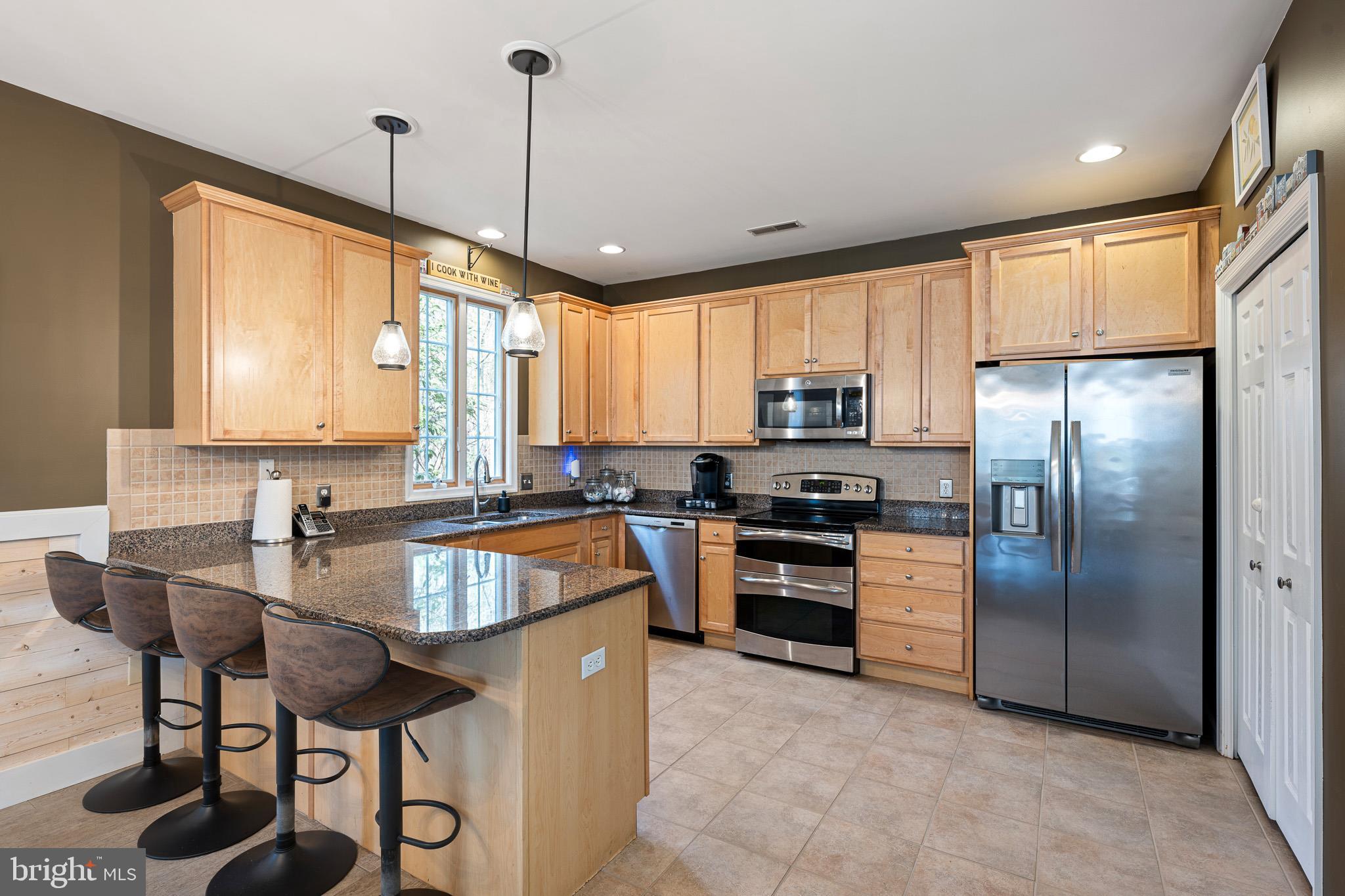 SALT POND - Residential