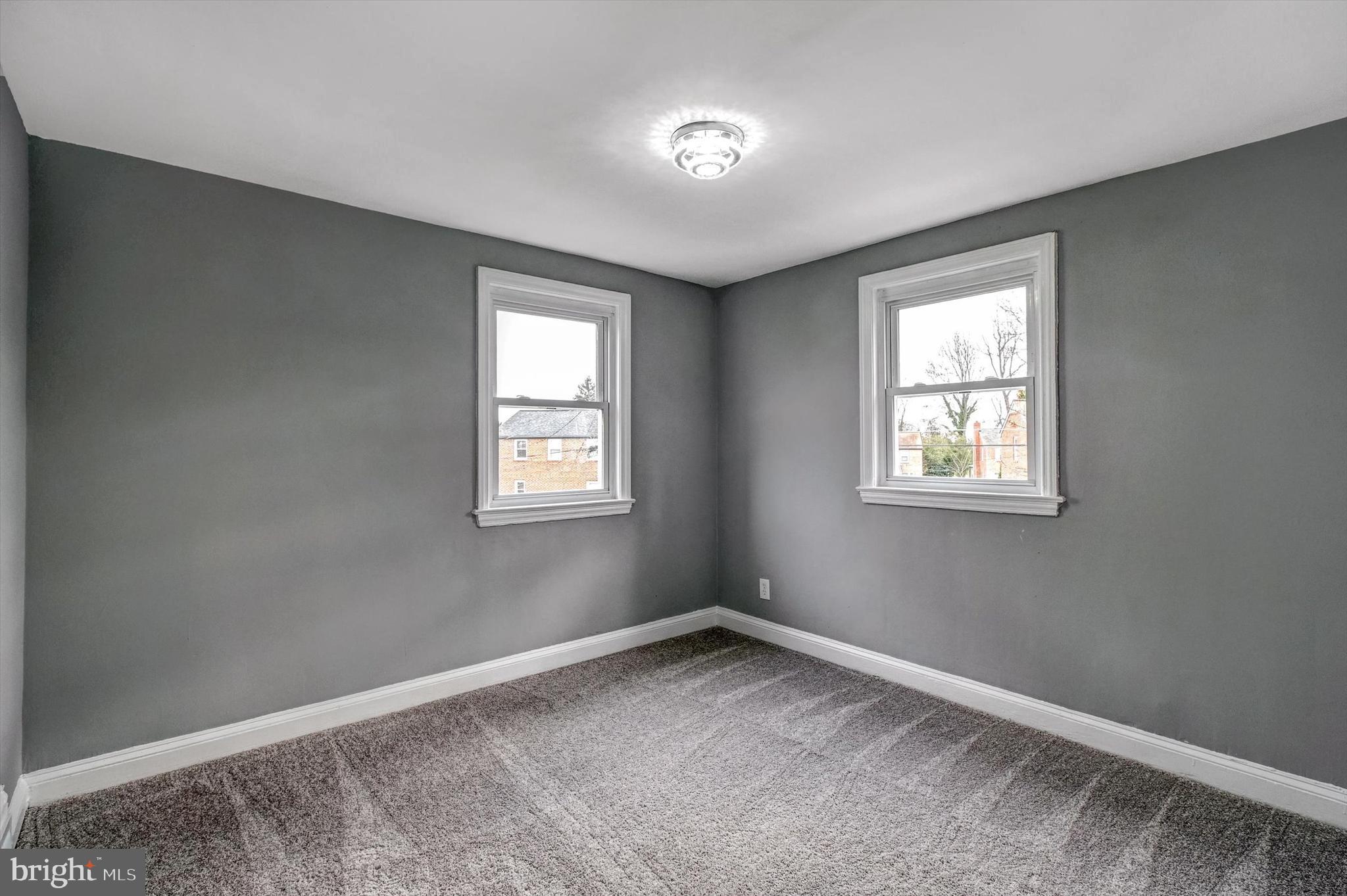 COLONIAL VILLAGE - Residential