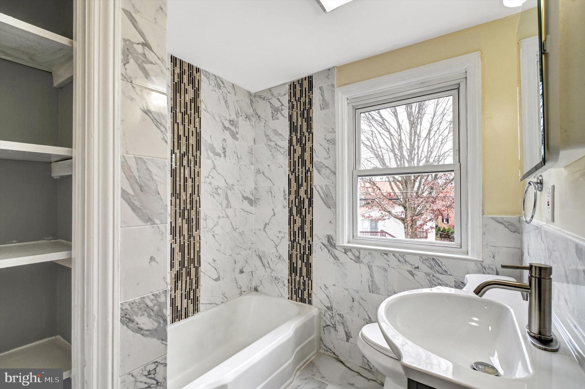 COLONIAL VILLAGE - Residential