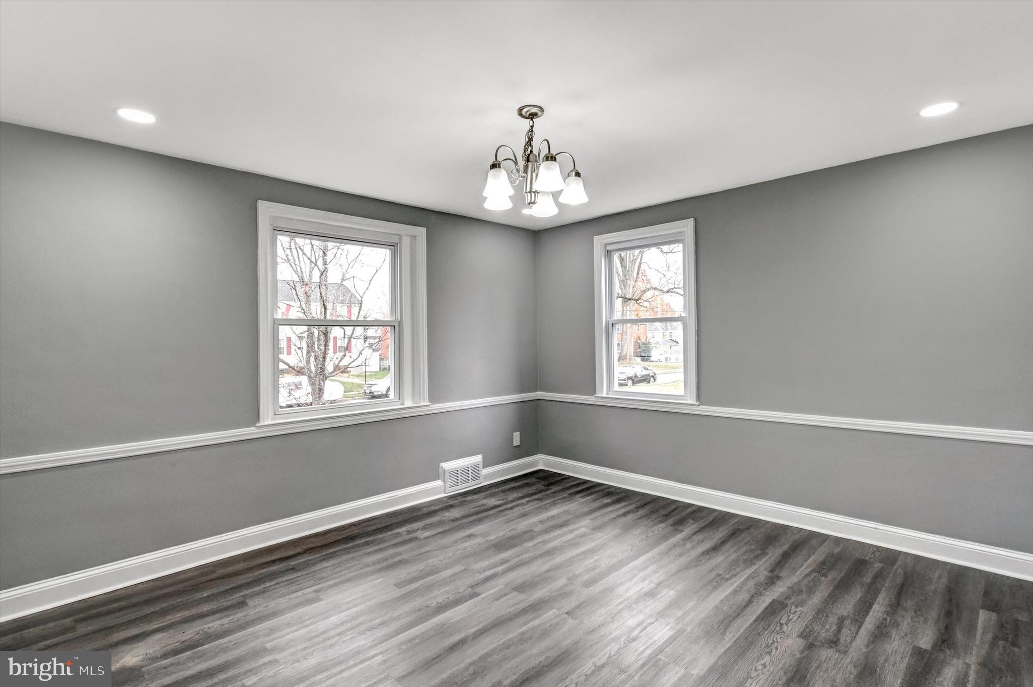 COLONIAL VILLAGE - Residential