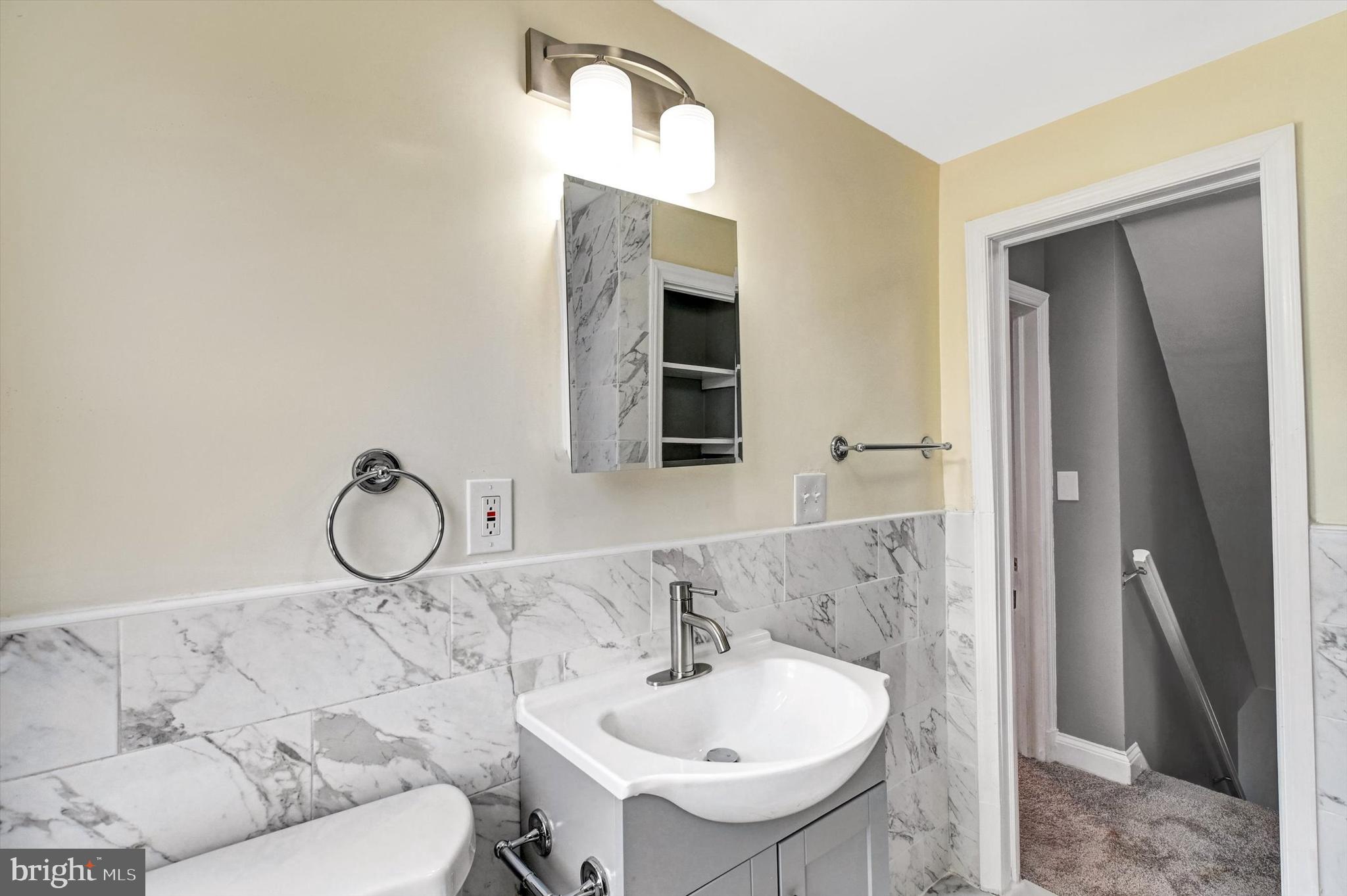 COLONIAL VILLAGE - Residential