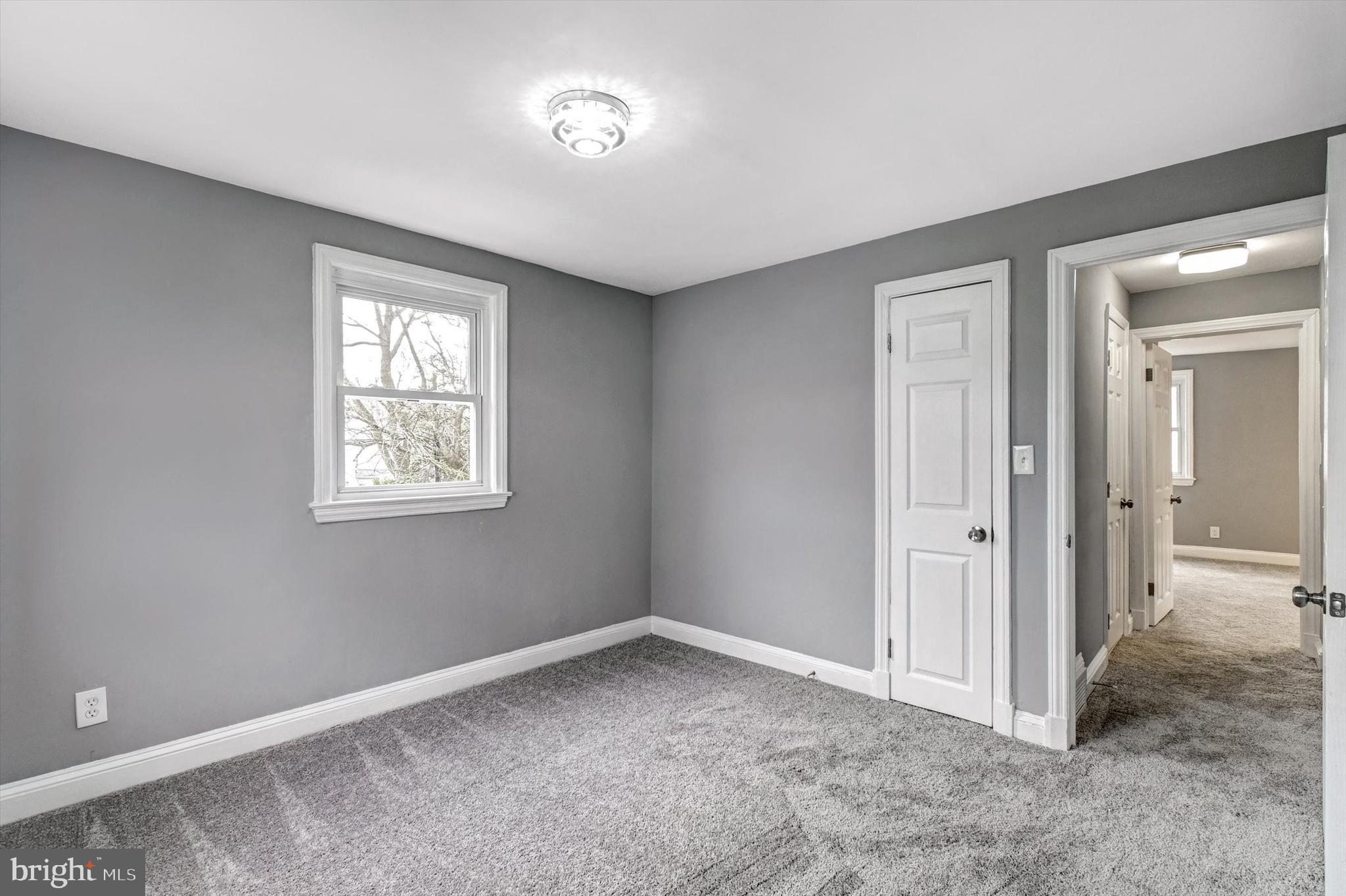 COLONIAL VILLAGE - Residential