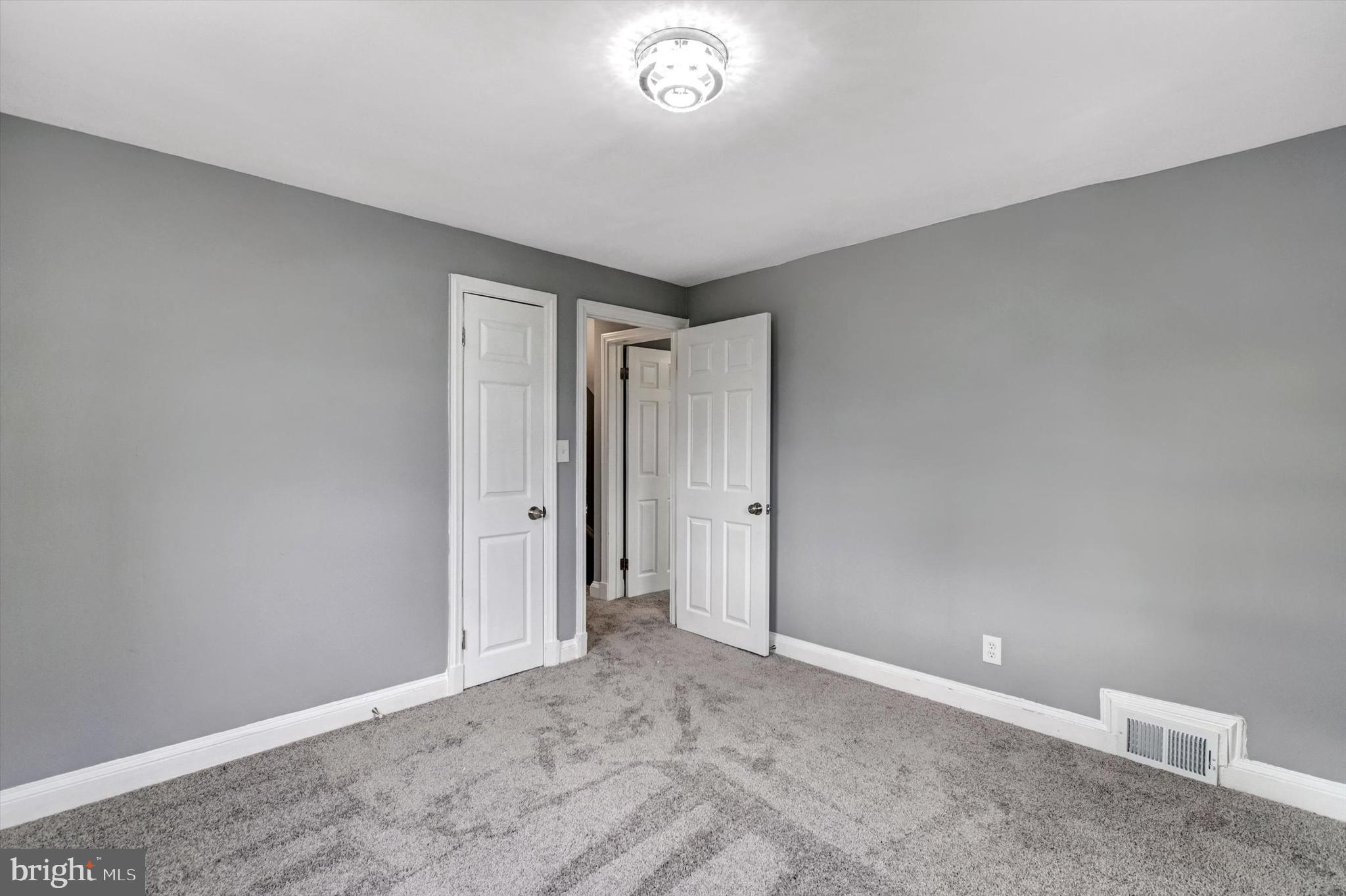 COLONIAL VILLAGE - Residential