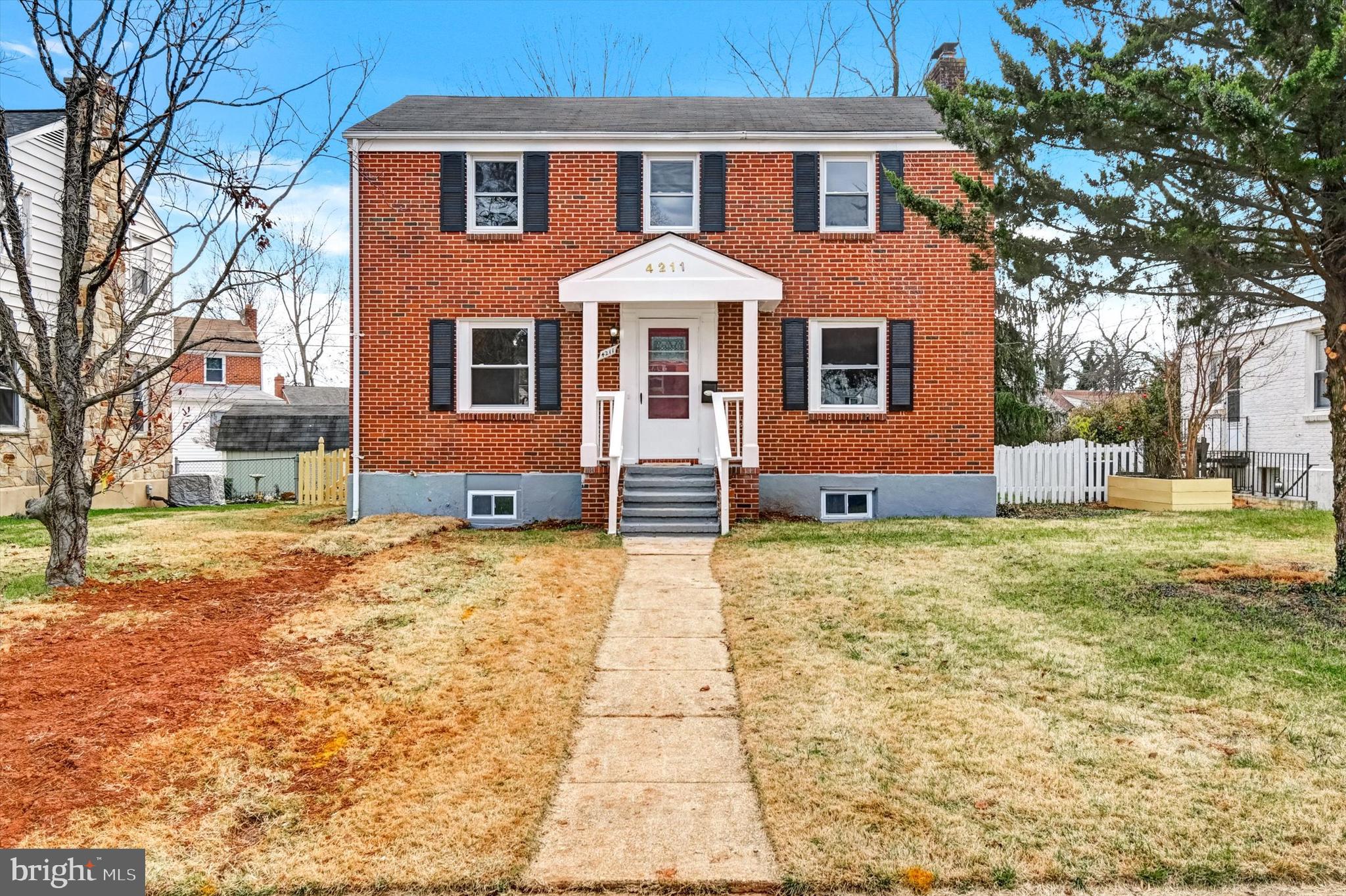 COLONIAL VILLAGE - Residential