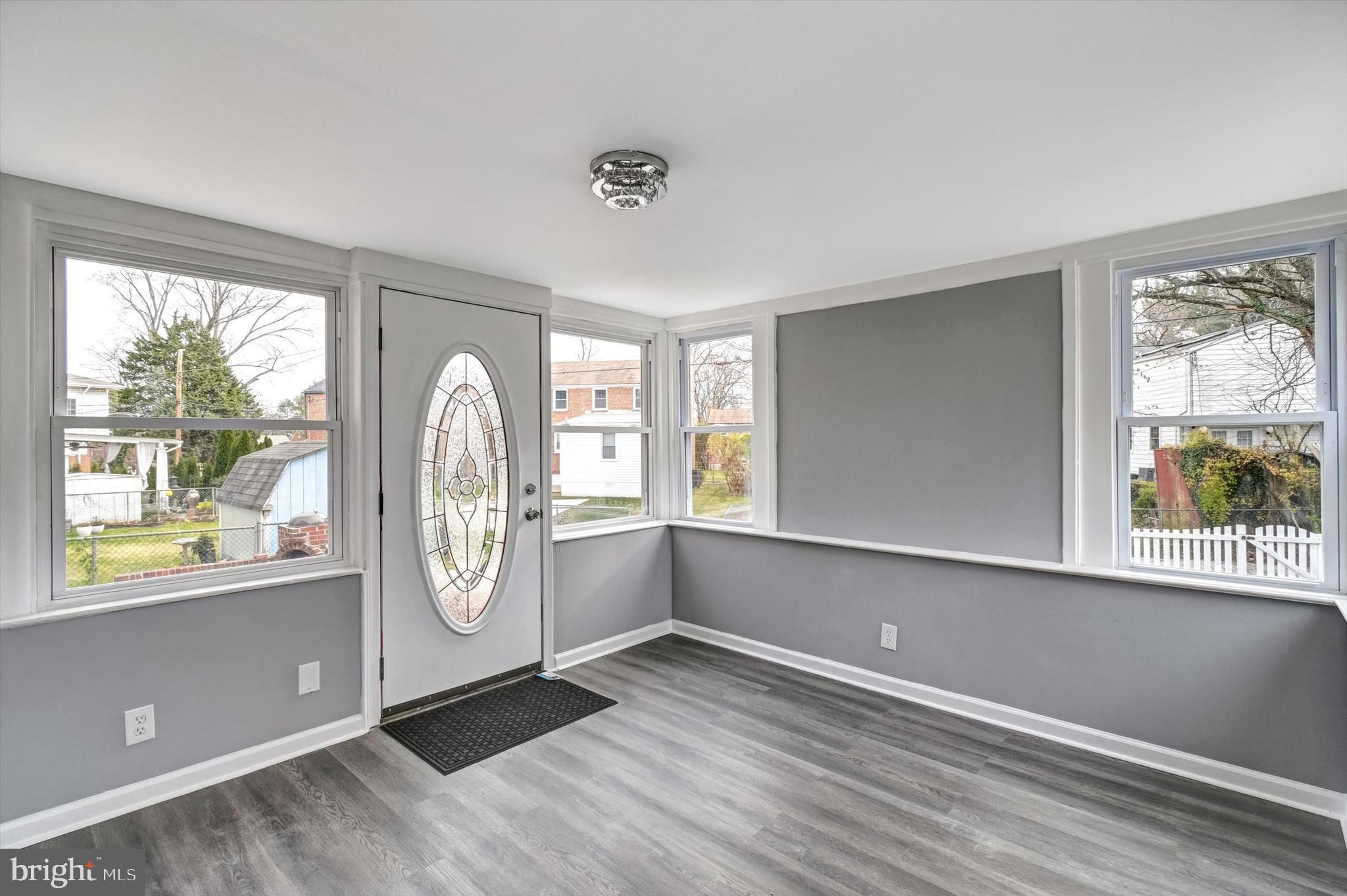 COLONIAL VILLAGE - Residential