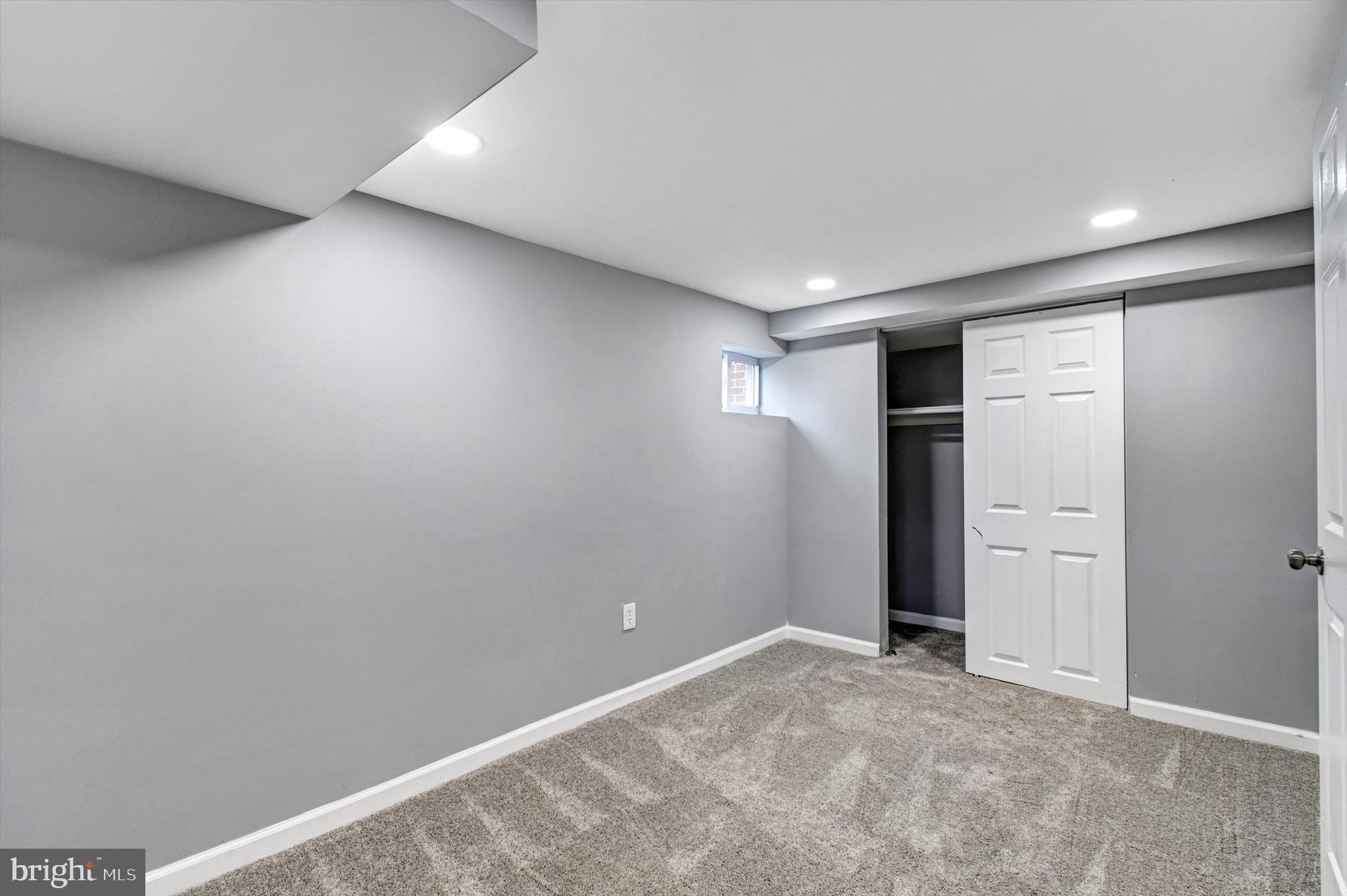 COLONIAL VILLAGE - Residential