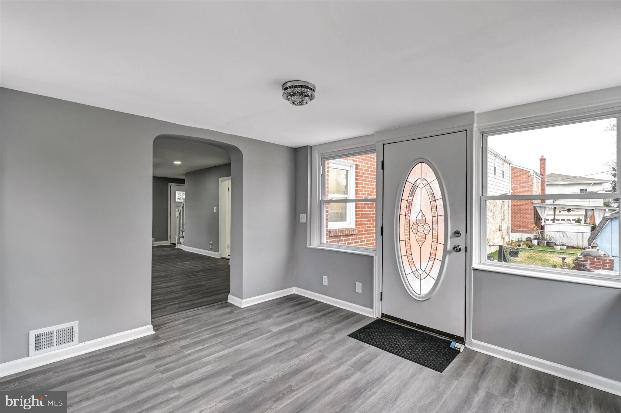 COLONIAL VILLAGE - Residential