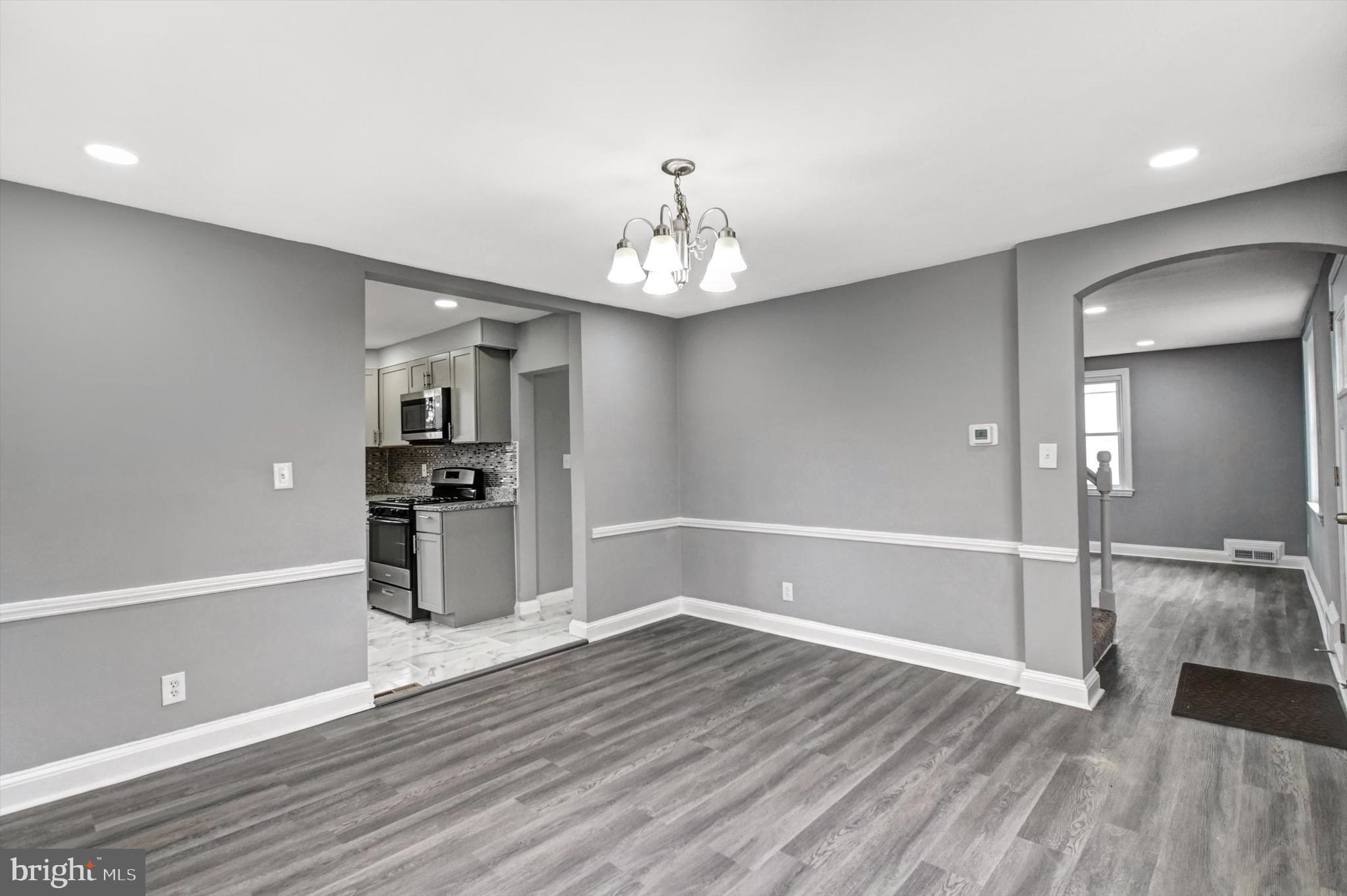 COLONIAL VILLAGE - Residential