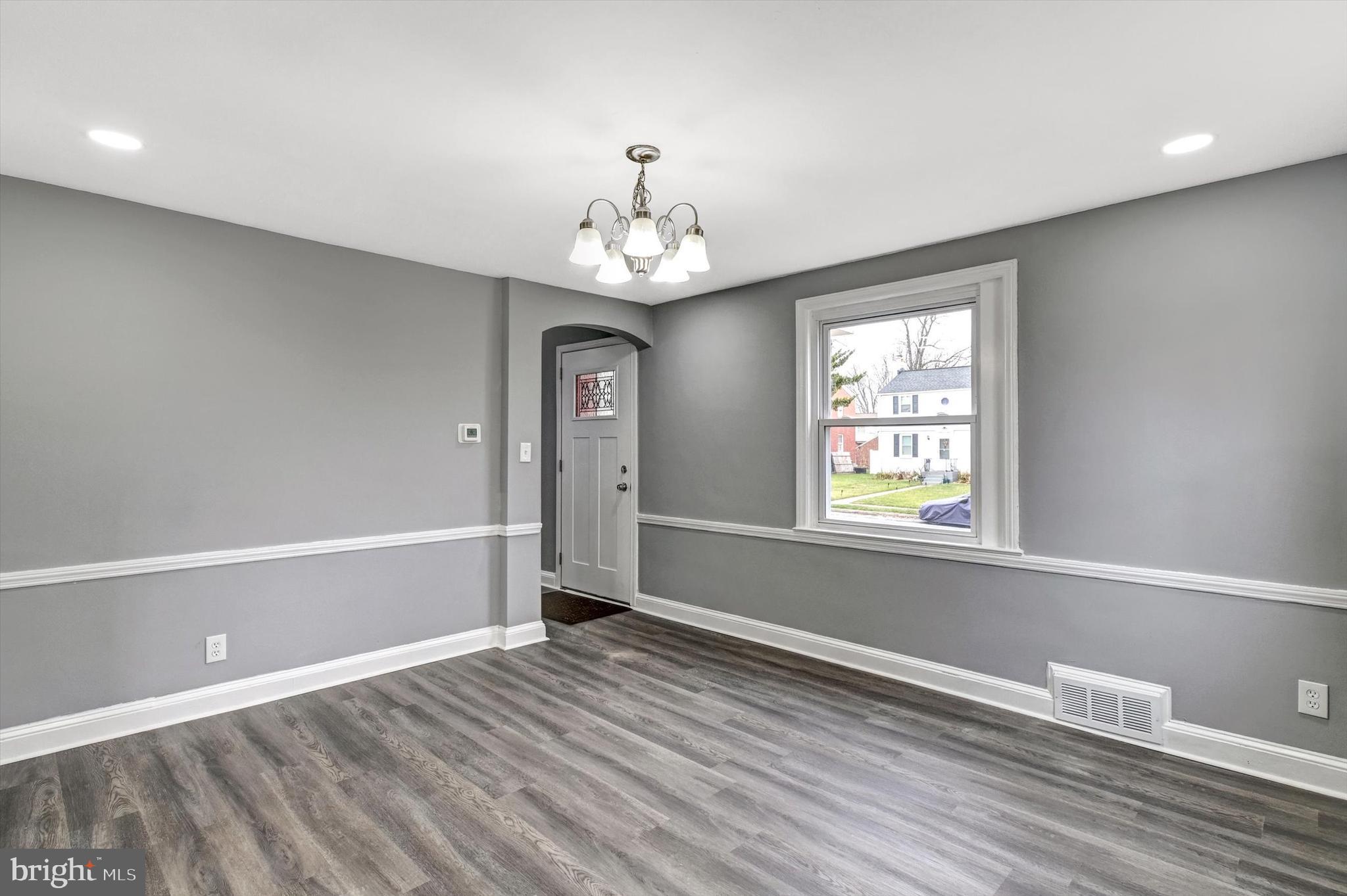 COLONIAL VILLAGE - Residential