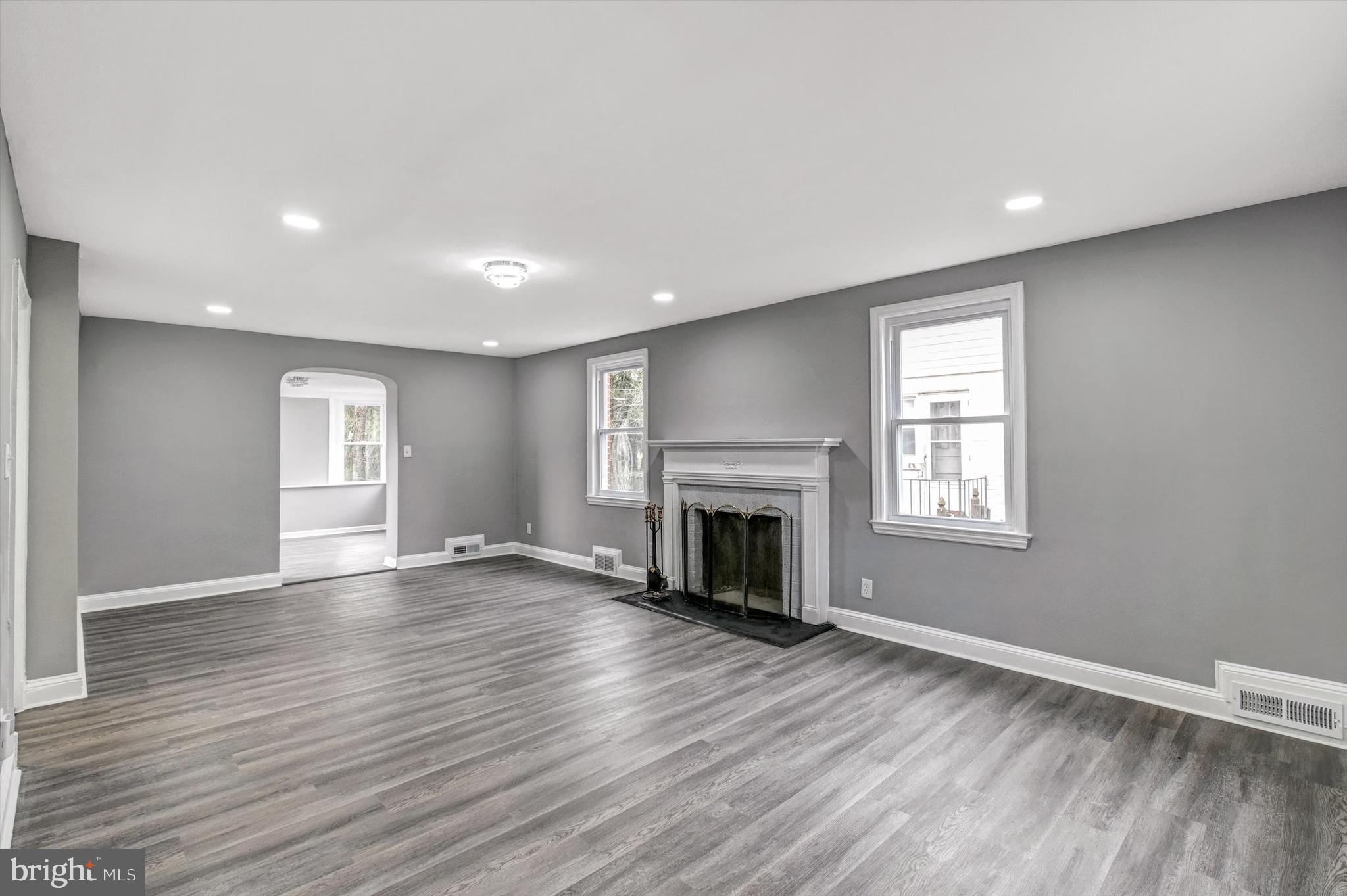 COLONIAL VILLAGE - Residential