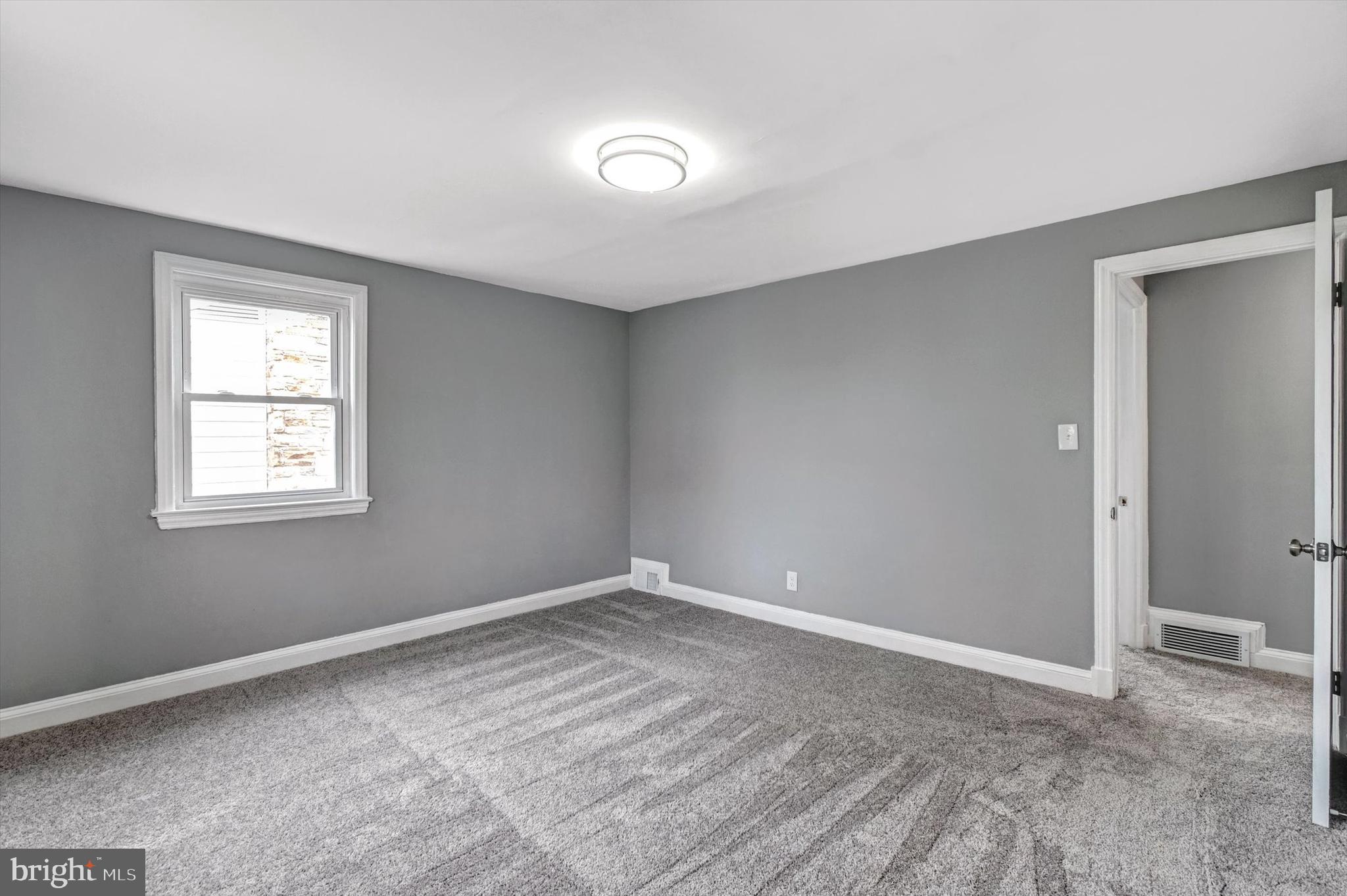 COLONIAL VILLAGE - Residential