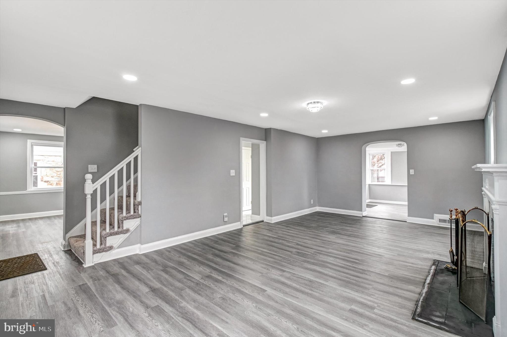 COLONIAL VILLAGE - Residential