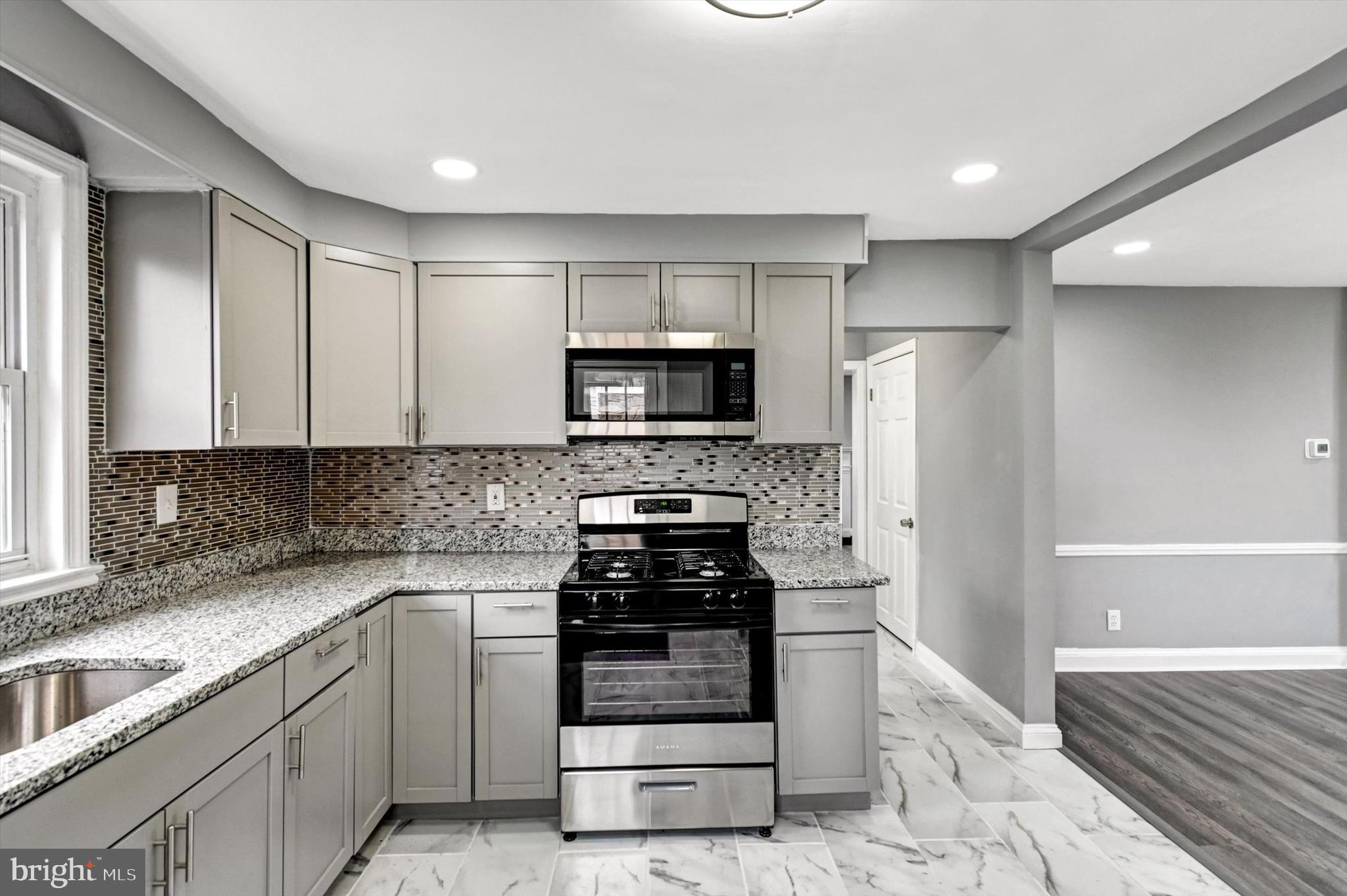 COLONIAL VILLAGE - Residential