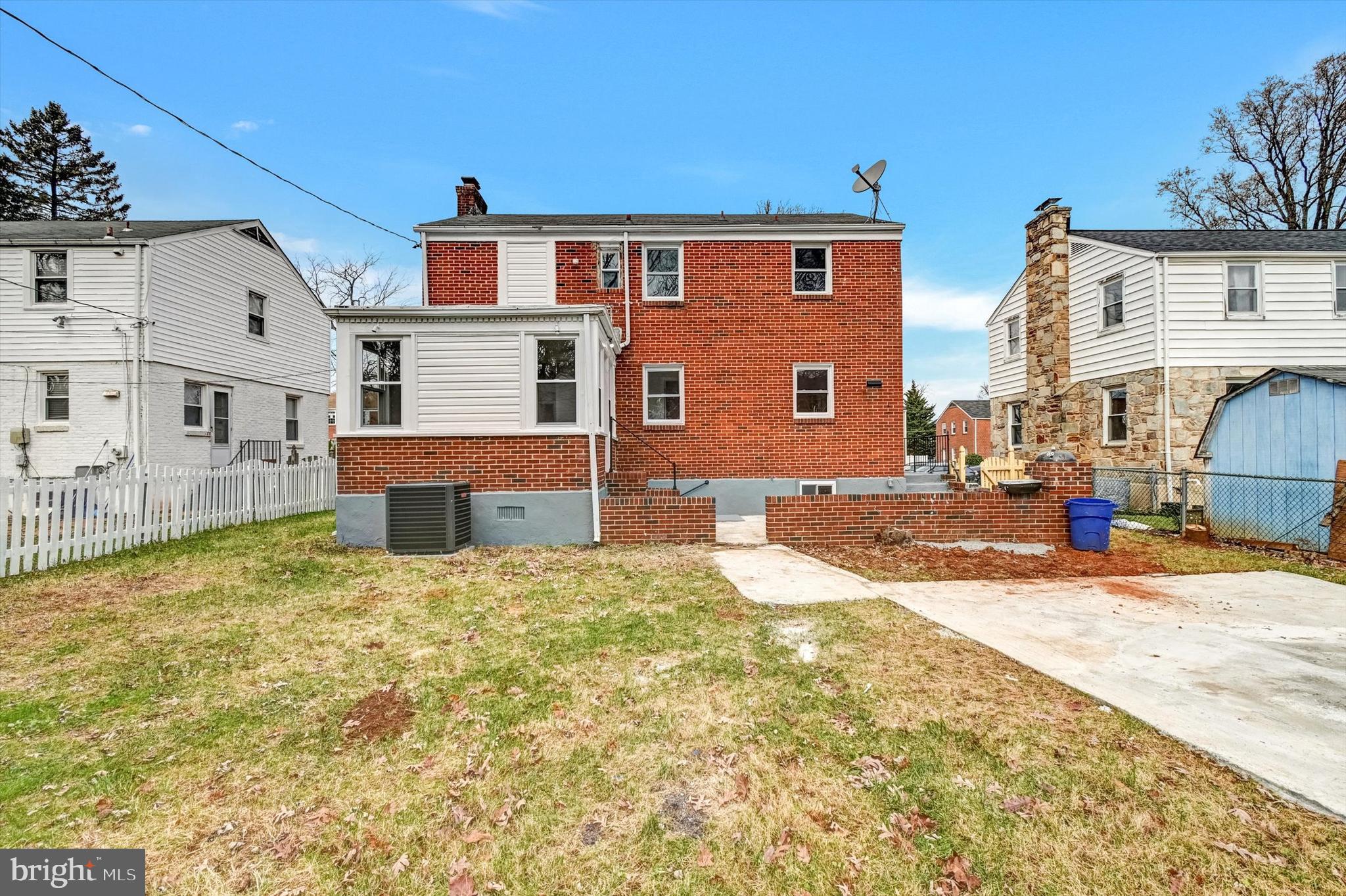 COLONIAL VILLAGE - Residential