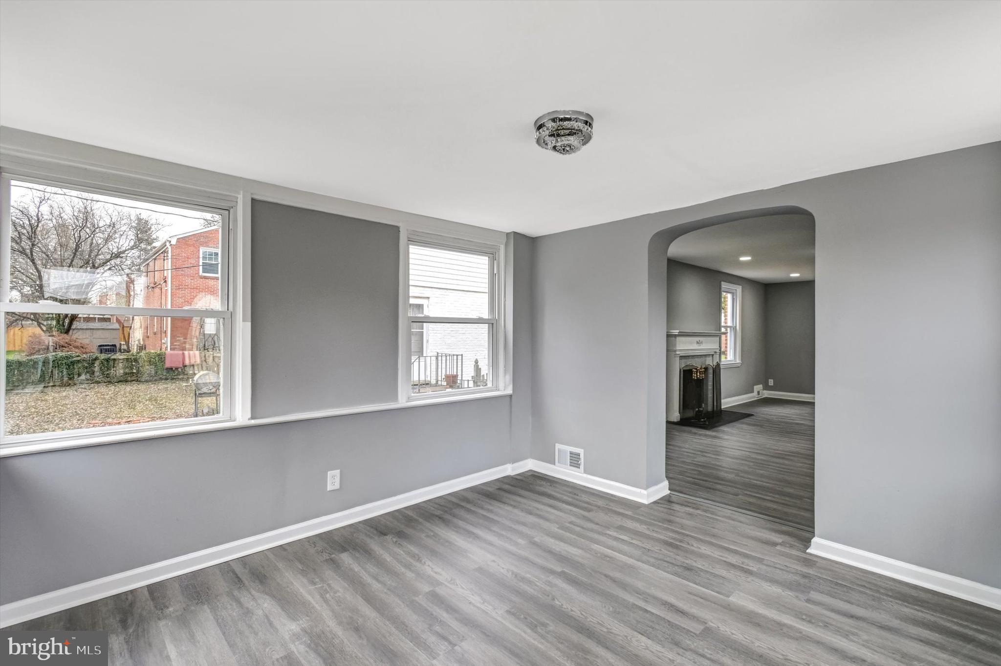 COLONIAL VILLAGE - Residential