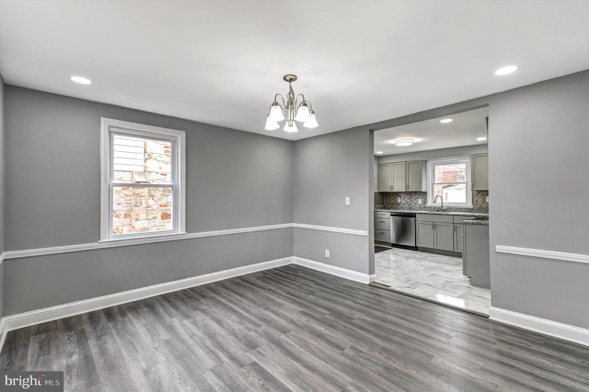 COLONIAL VILLAGE - Residential