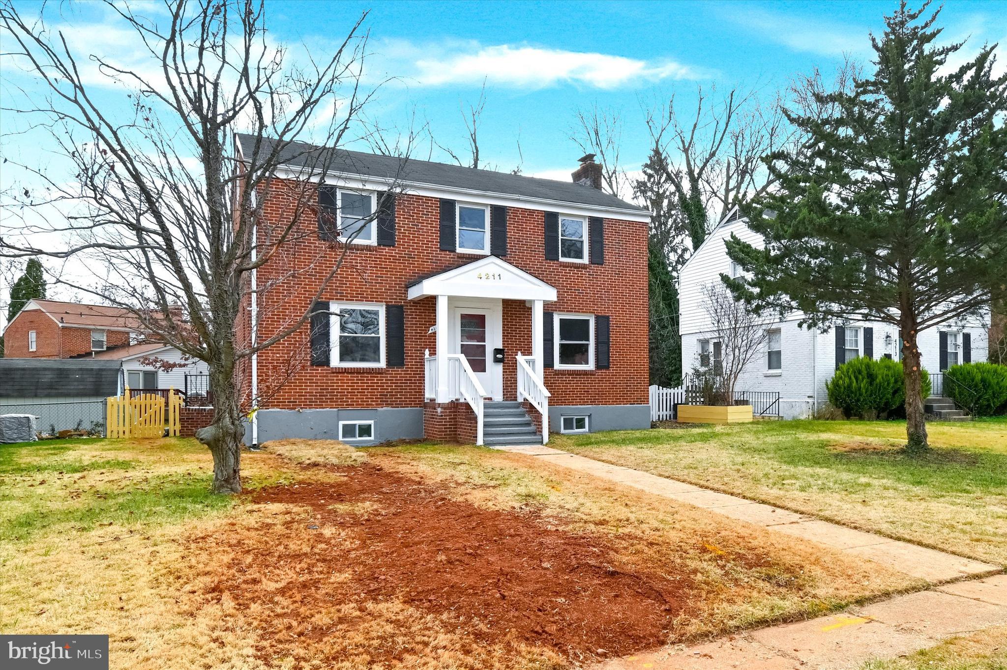 COLONIAL VILLAGE - Residential