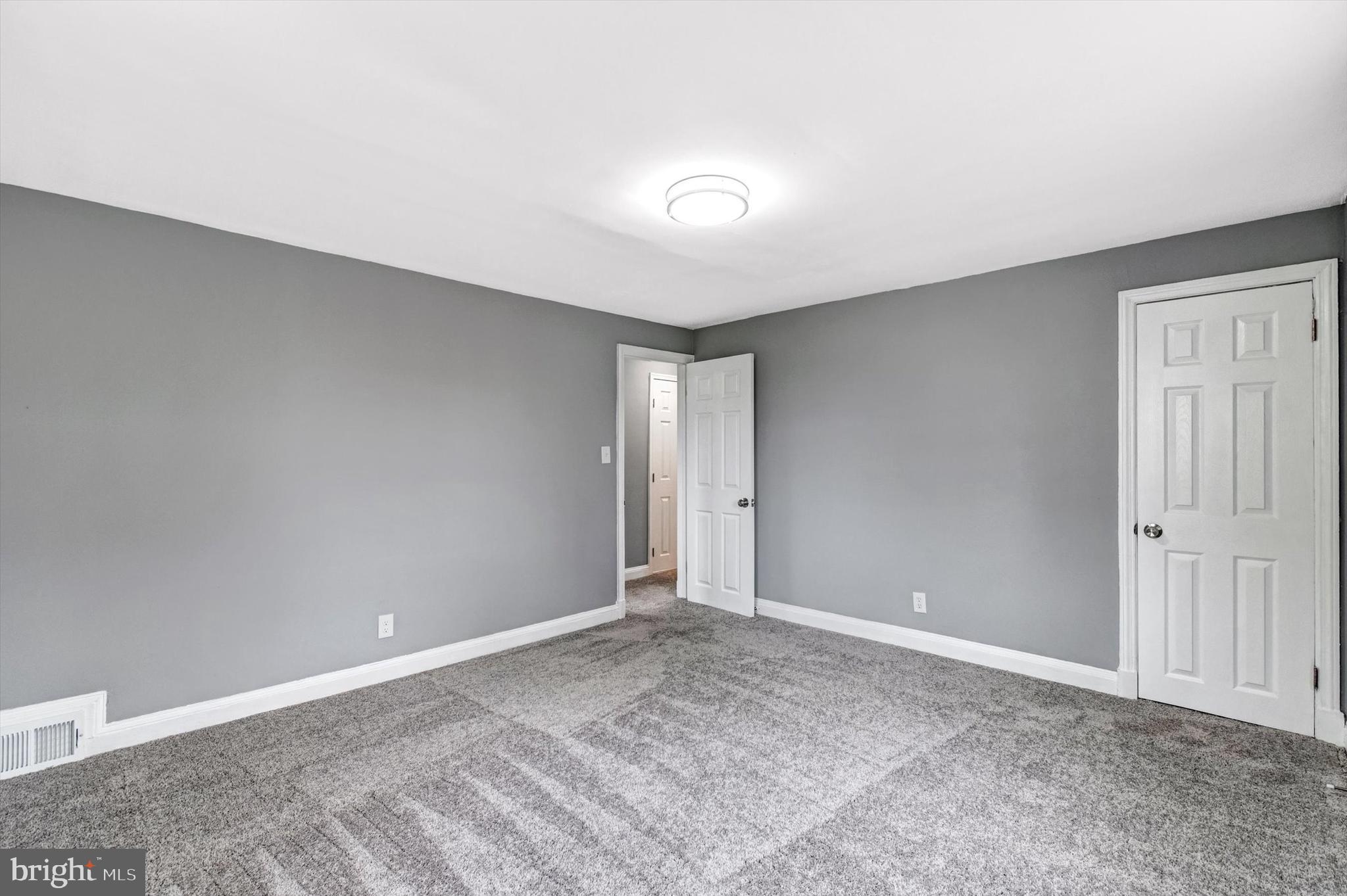 COLONIAL VILLAGE - Residential