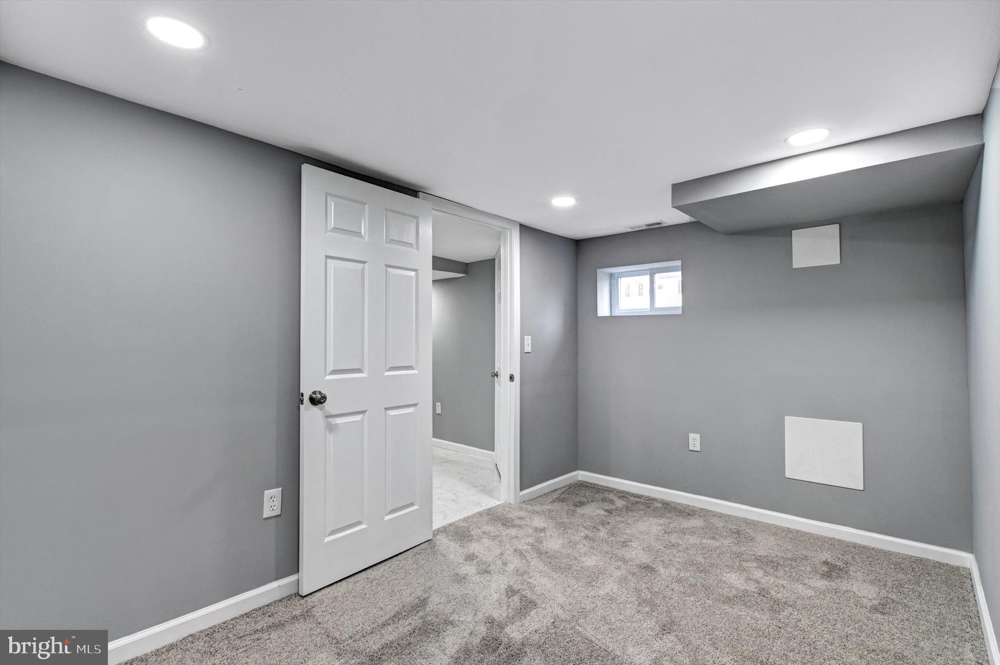 COLONIAL VILLAGE - Residential