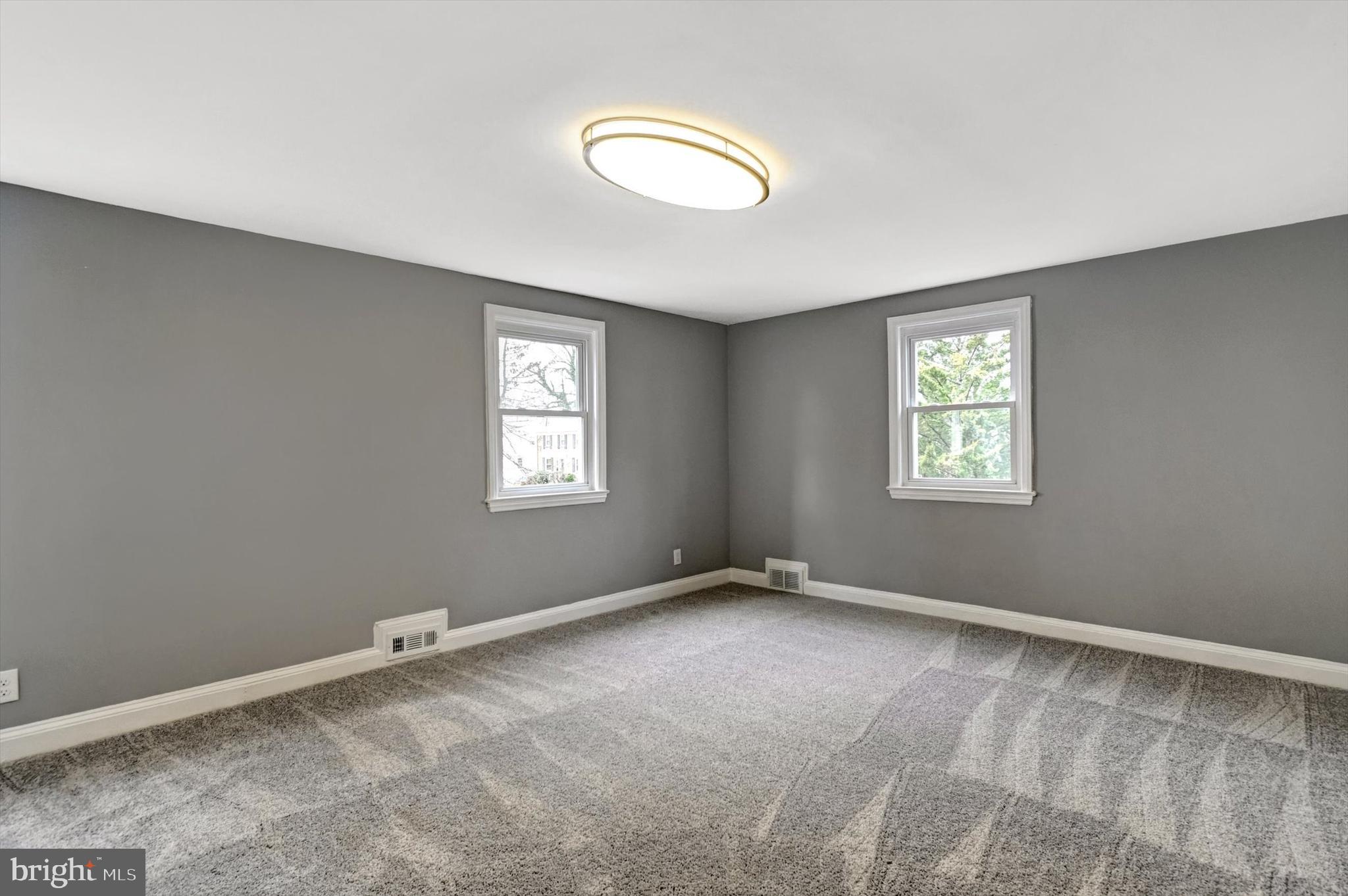 COLONIAL VILLAGE - Residential