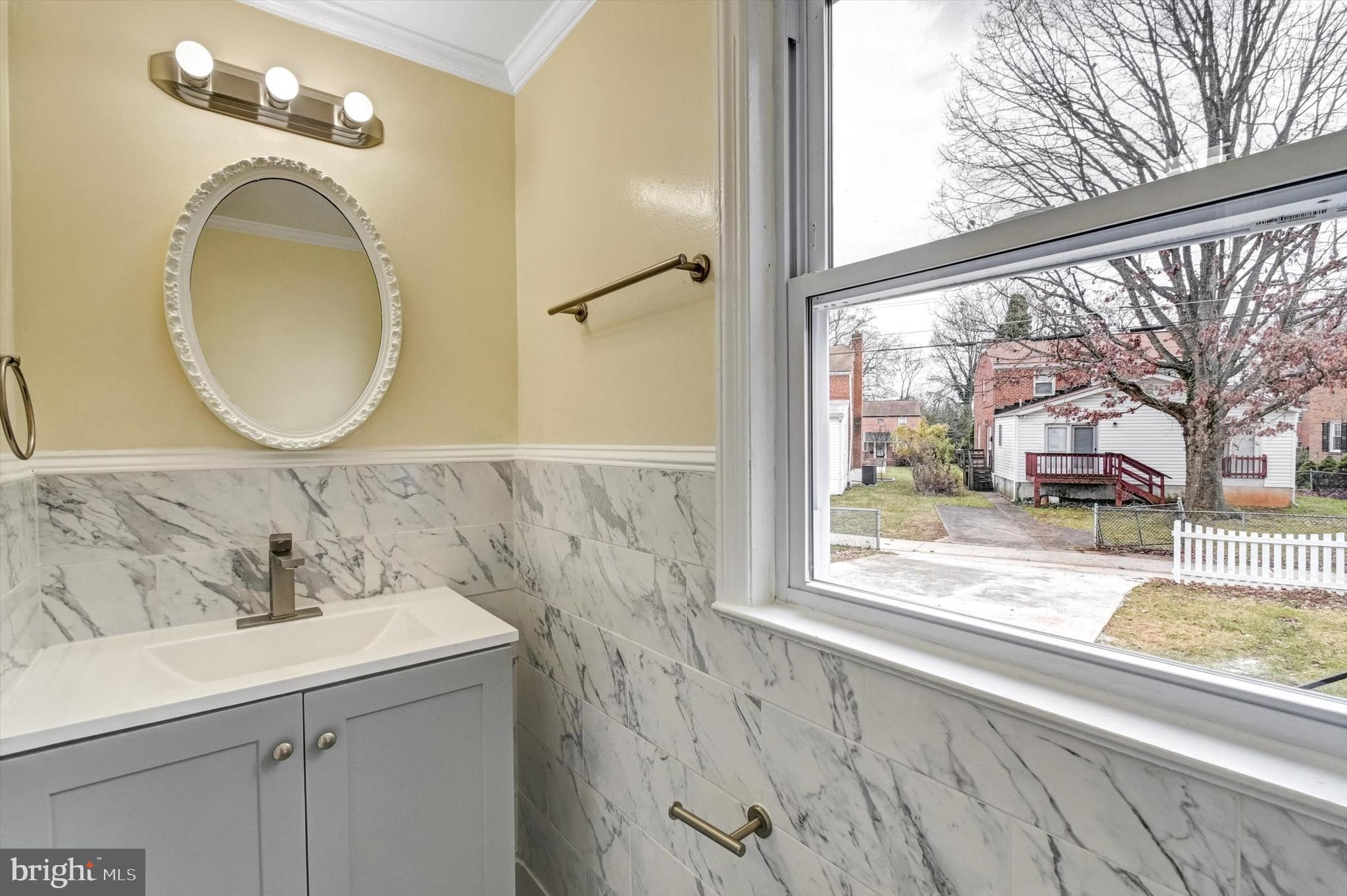 COLONIAL VILLAGE - Residential