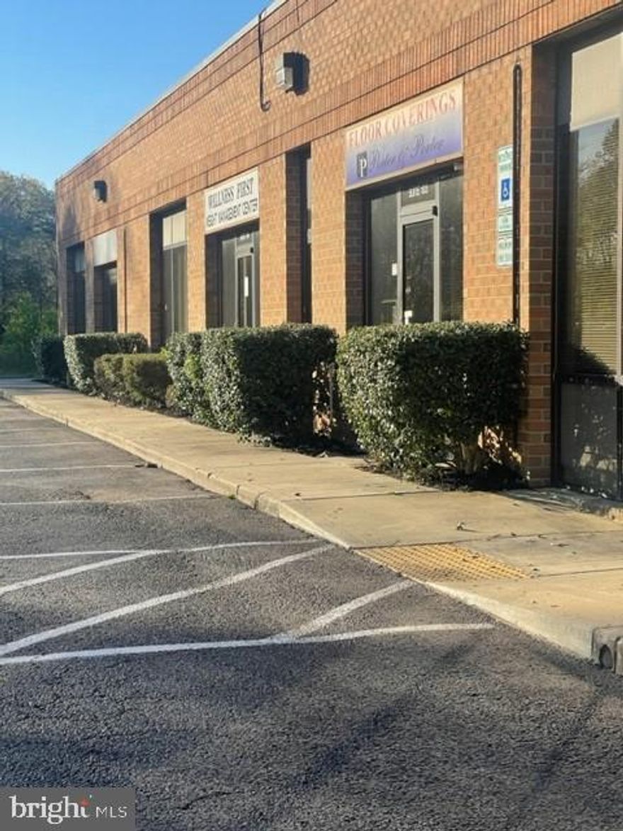 Suite 104, Great Office Space in Waldorf, near Pinefield. Reception Area, 3 offices, Kitchenette, 2 bathrooms. Available for immediate Lease. Office is approximately 1,100 sq. ft.