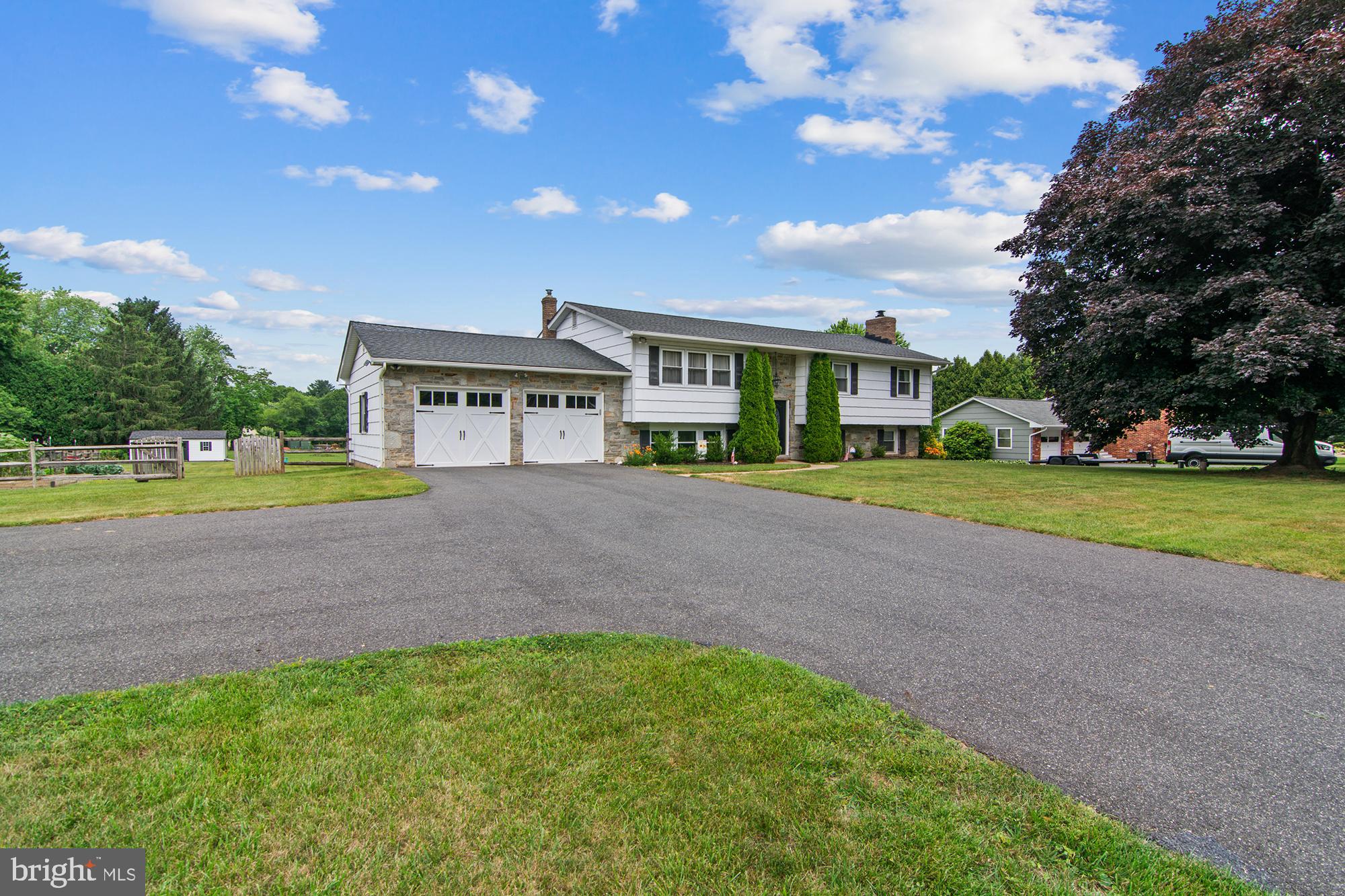 3223 SUFFOLK LANE