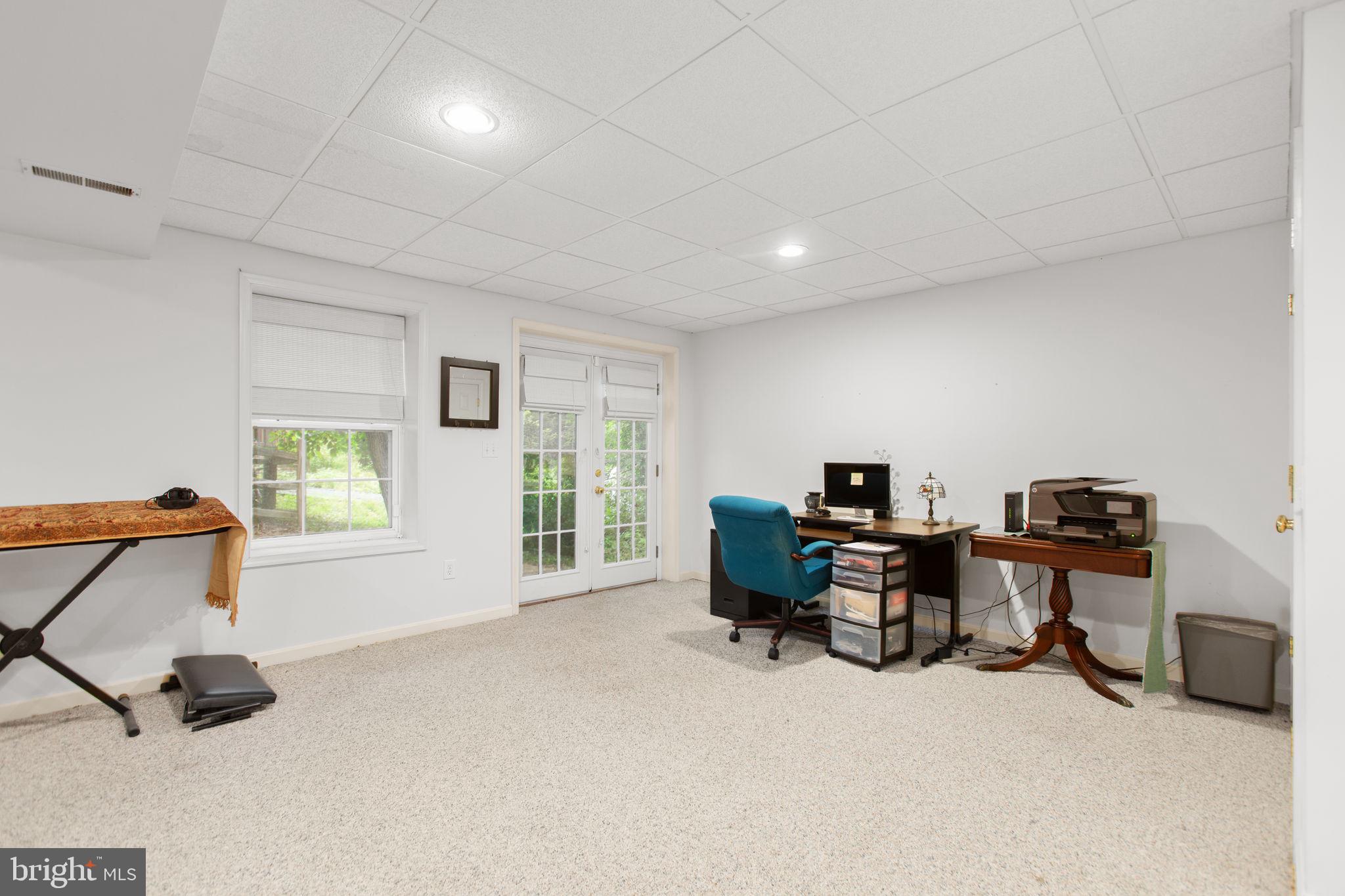 PRESIDENTIAL LAKES - Residential