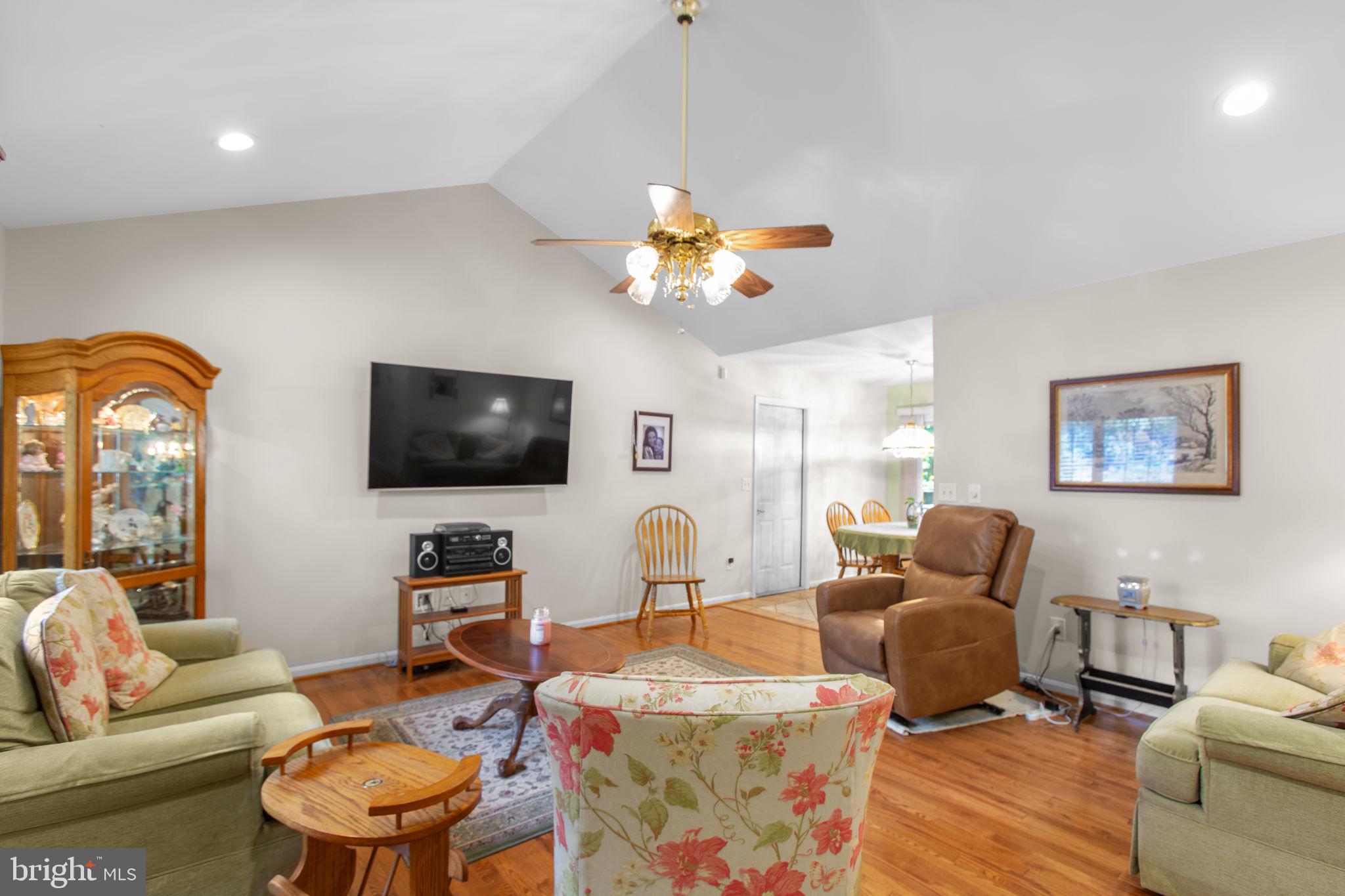 PRESIDENTIAL LAKES - Residential