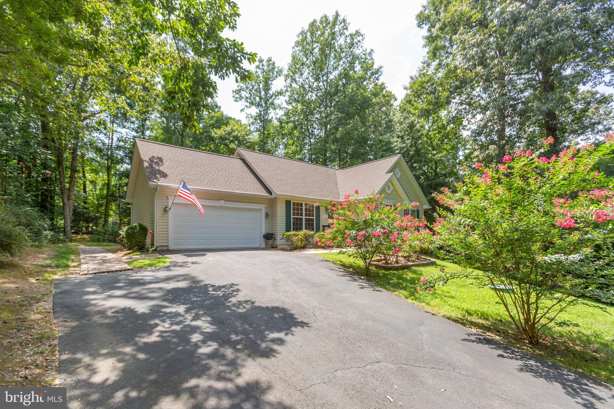 PRESIDENTIAL LAKES - Residential