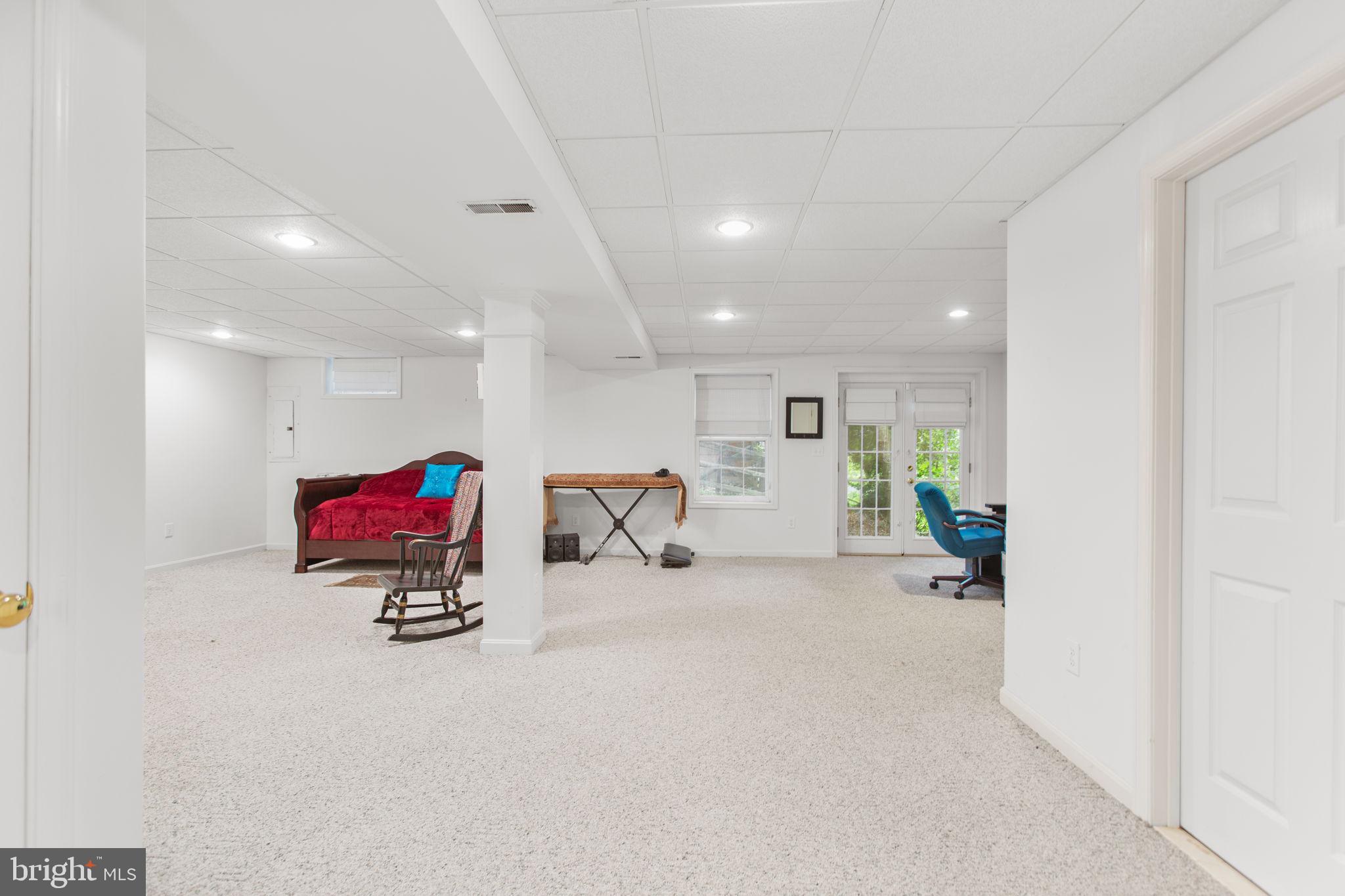 PRESIDENTIAL LAKES - Residential