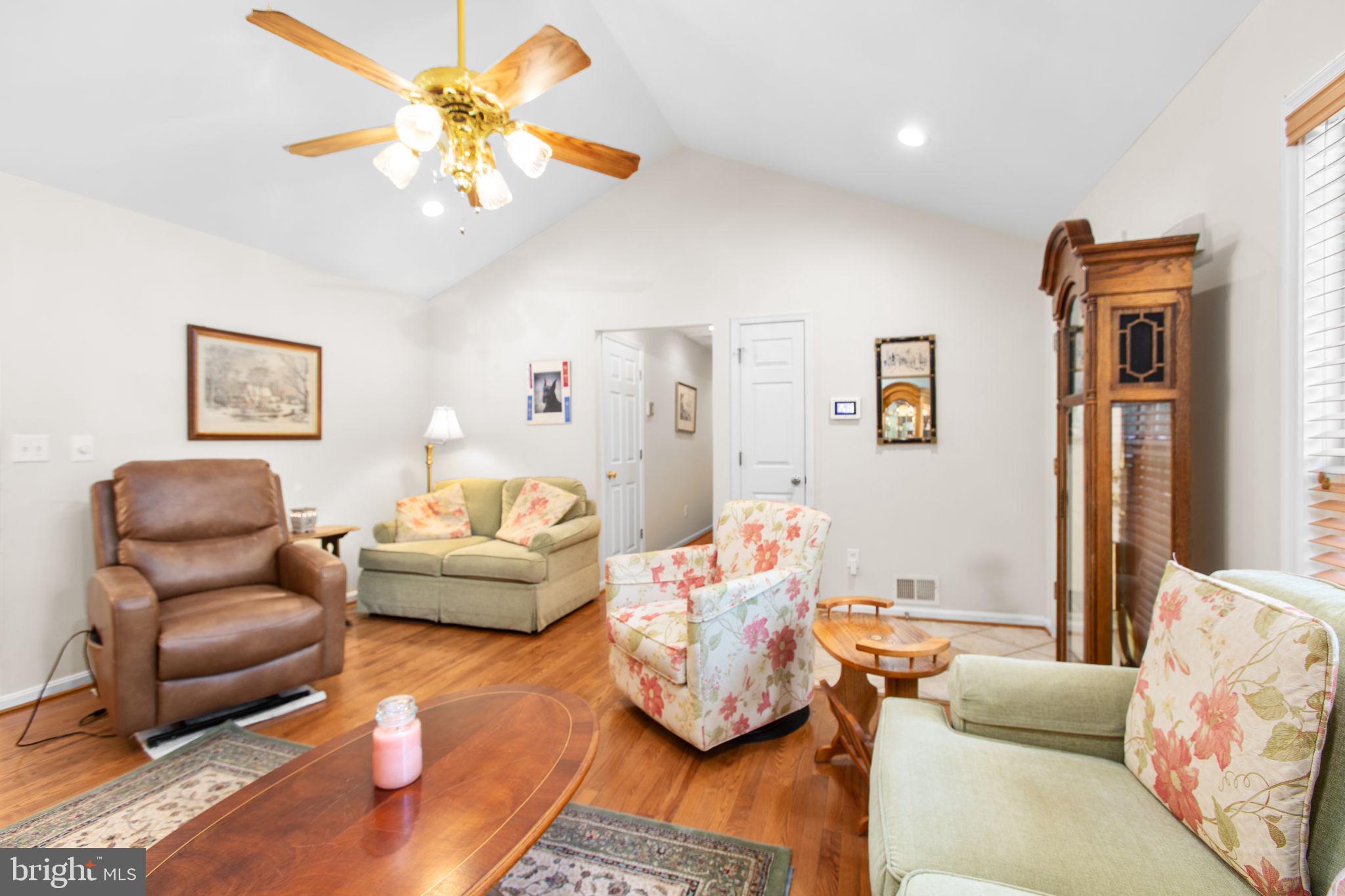 PRESIDENTIAL LAKES - Residential