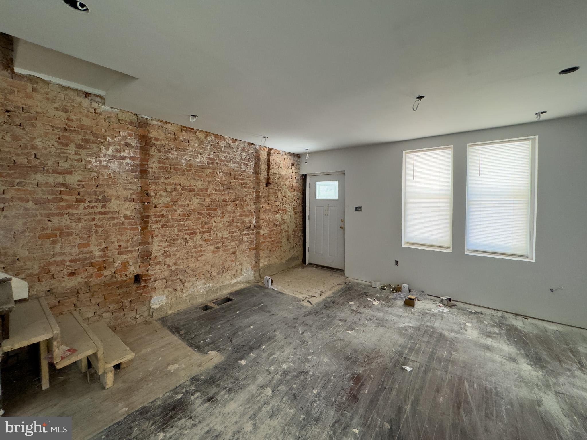 543 E LOCUST AVENUE