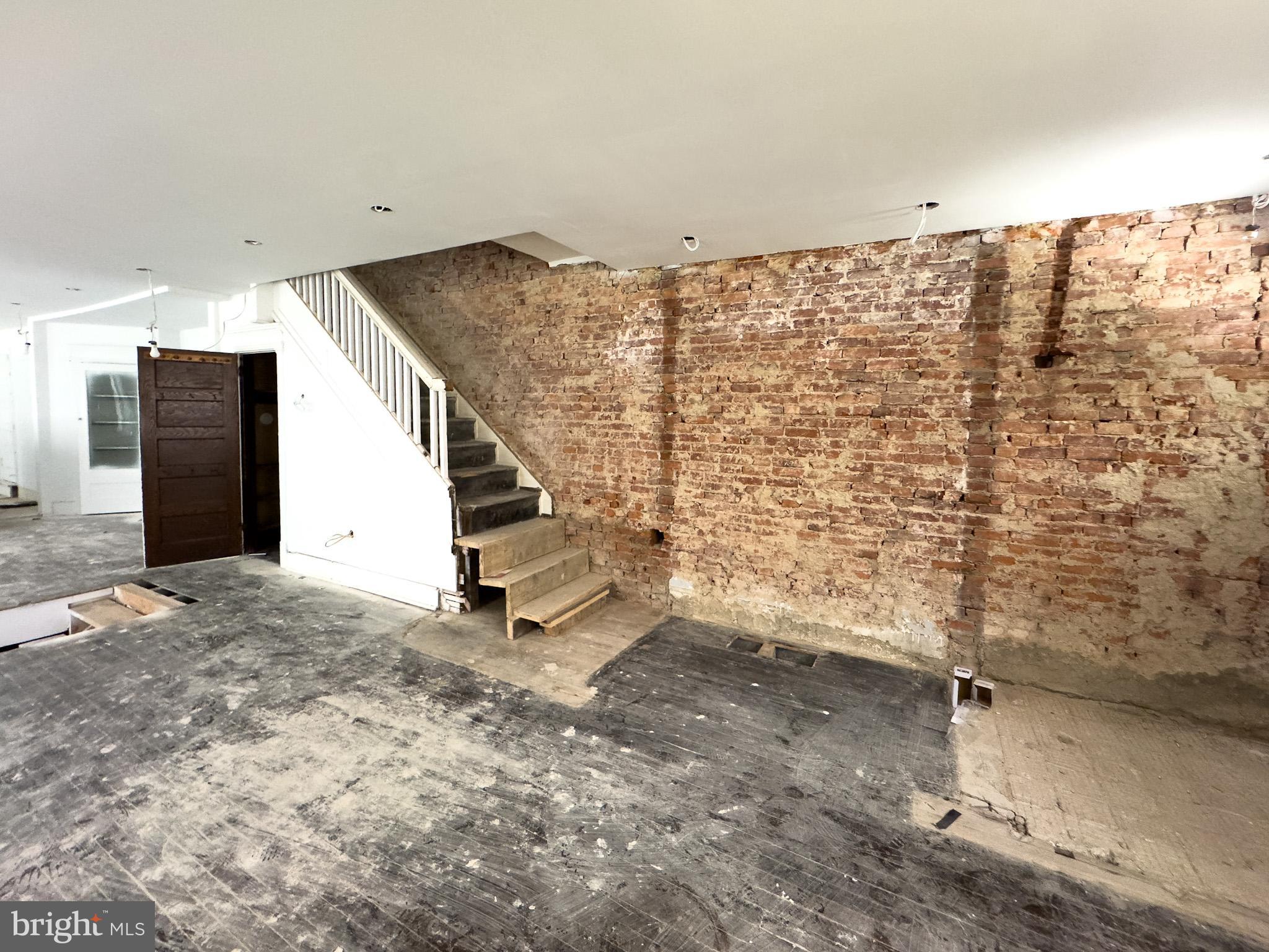 543 E LOCUST AVENUE