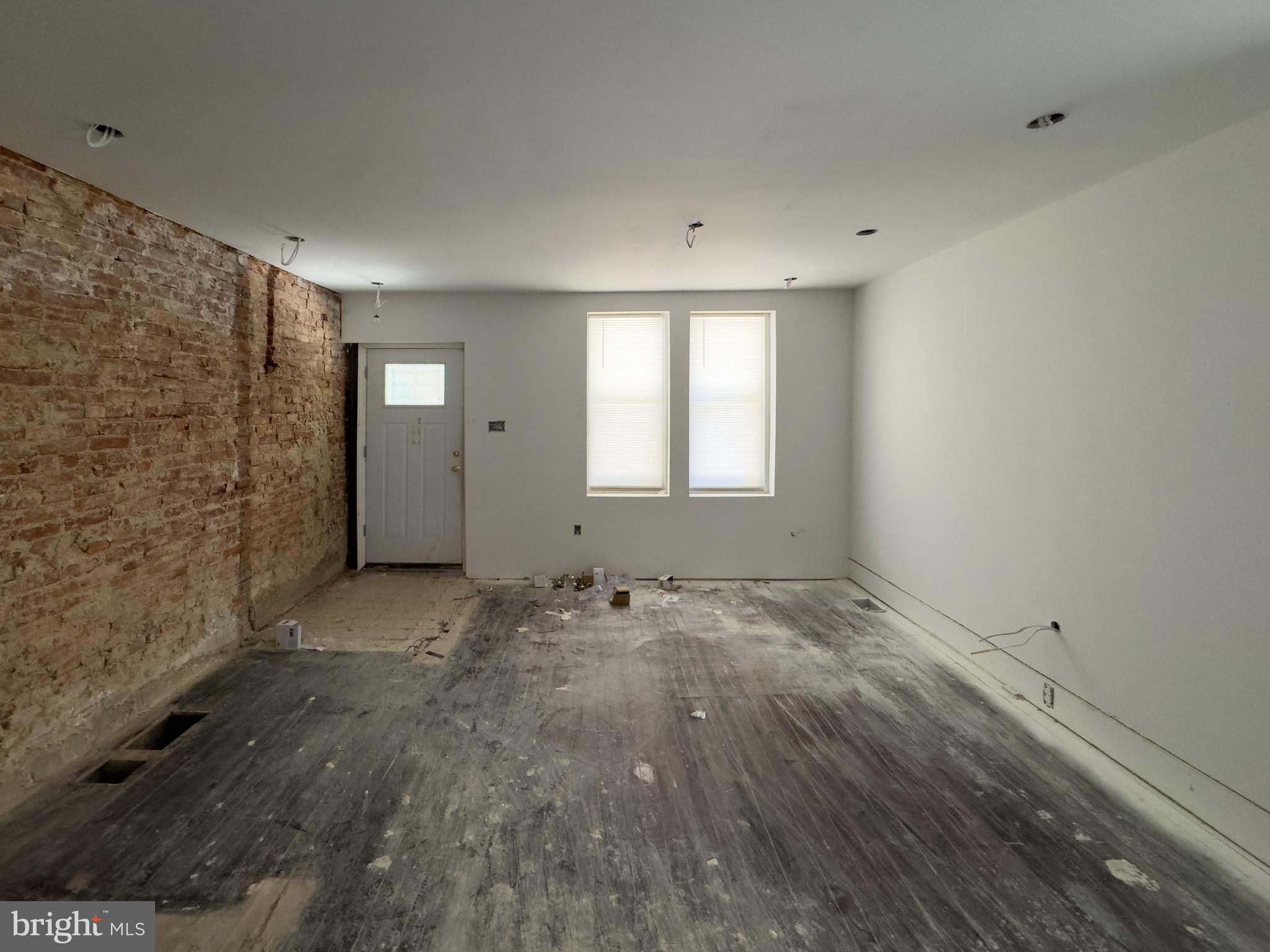 543 E LOCUST AVENUE