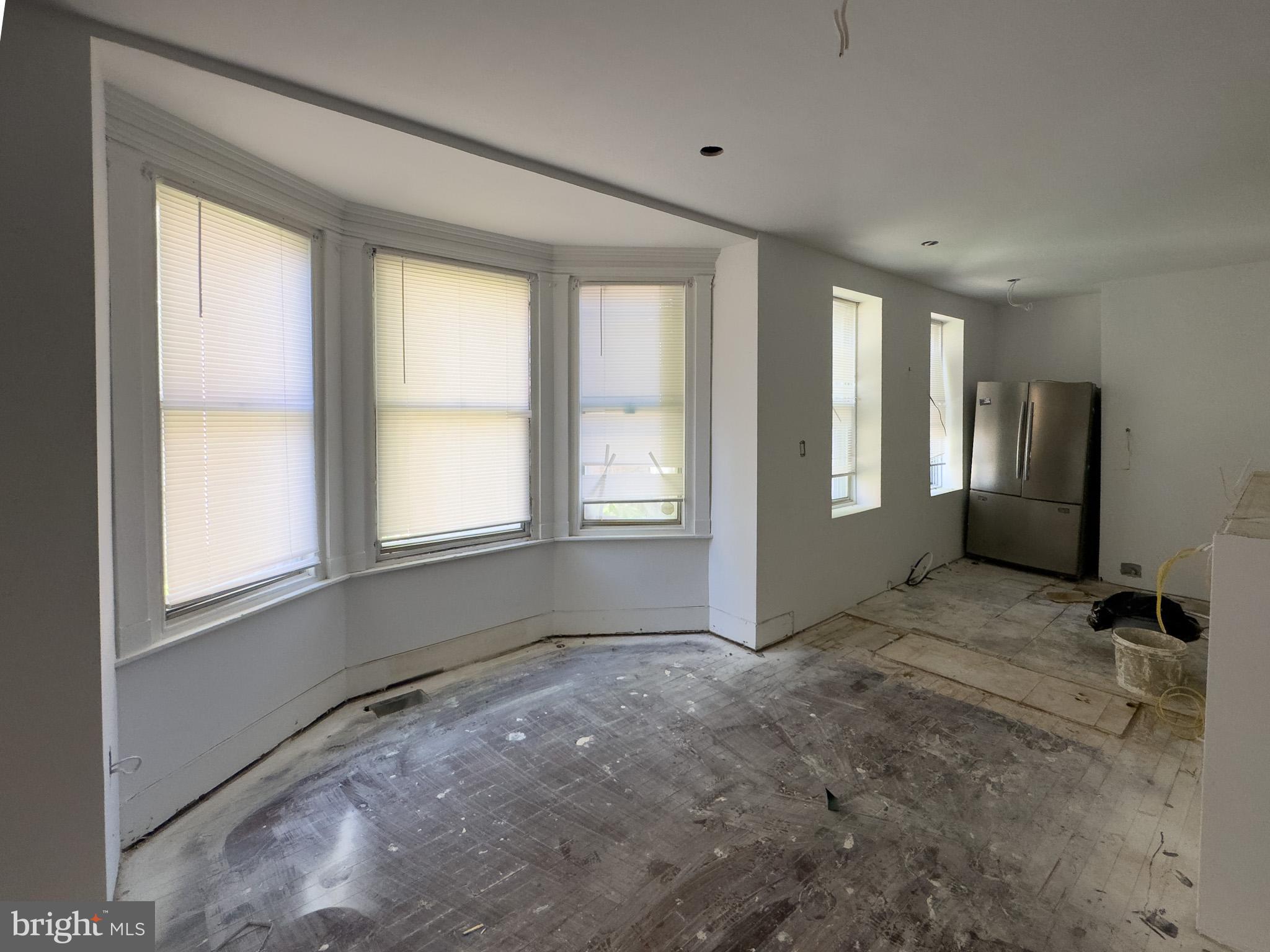 543 E LOCUST AVENUE