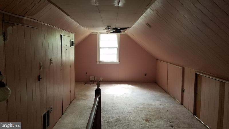 OAK SPRING - Residential