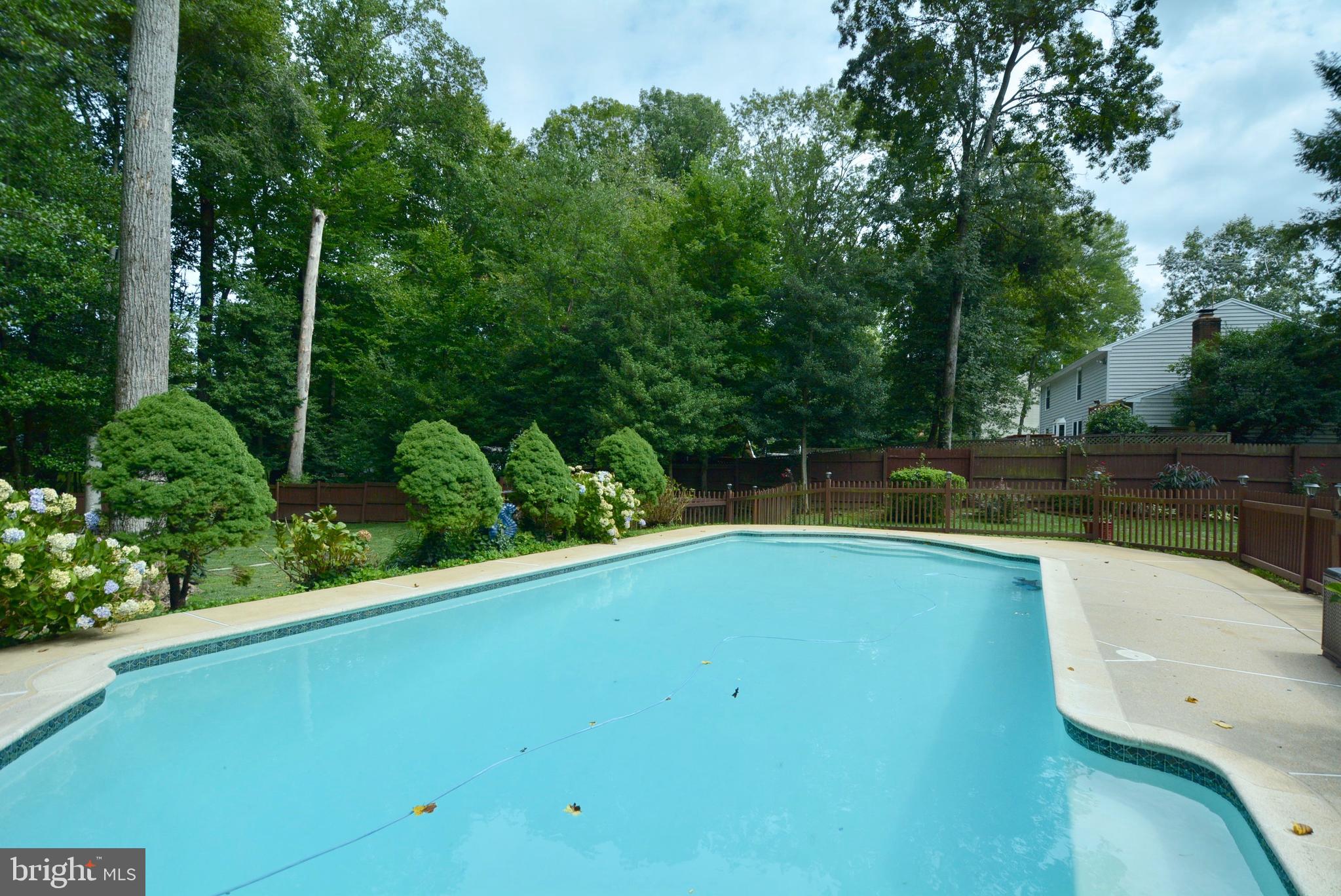 COLONY WOODS - Residential