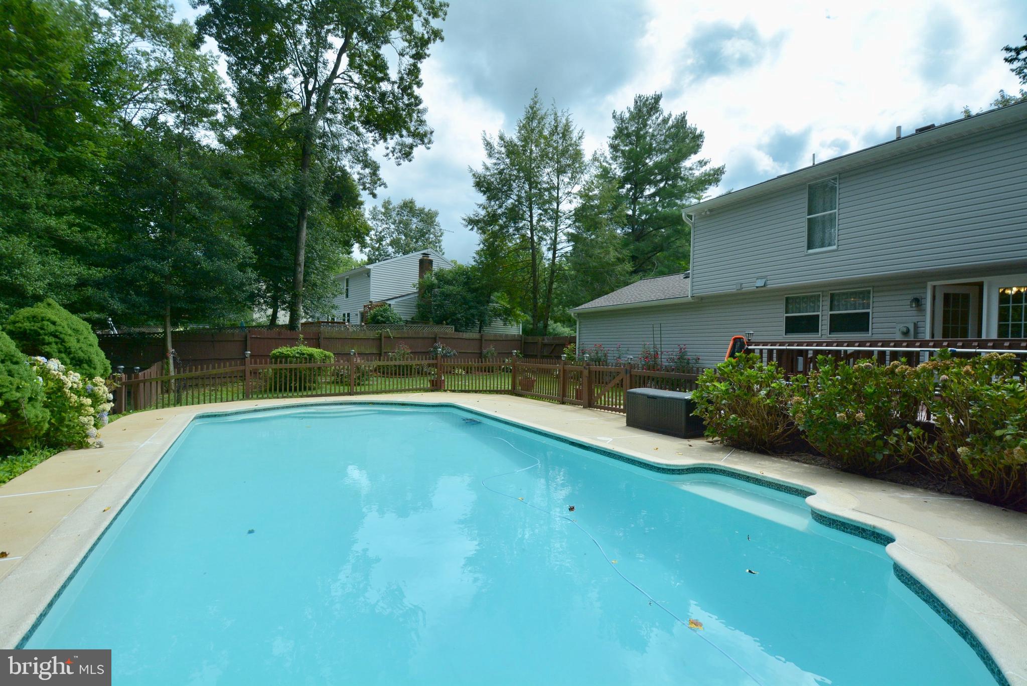 COLONY WOODS - Residential