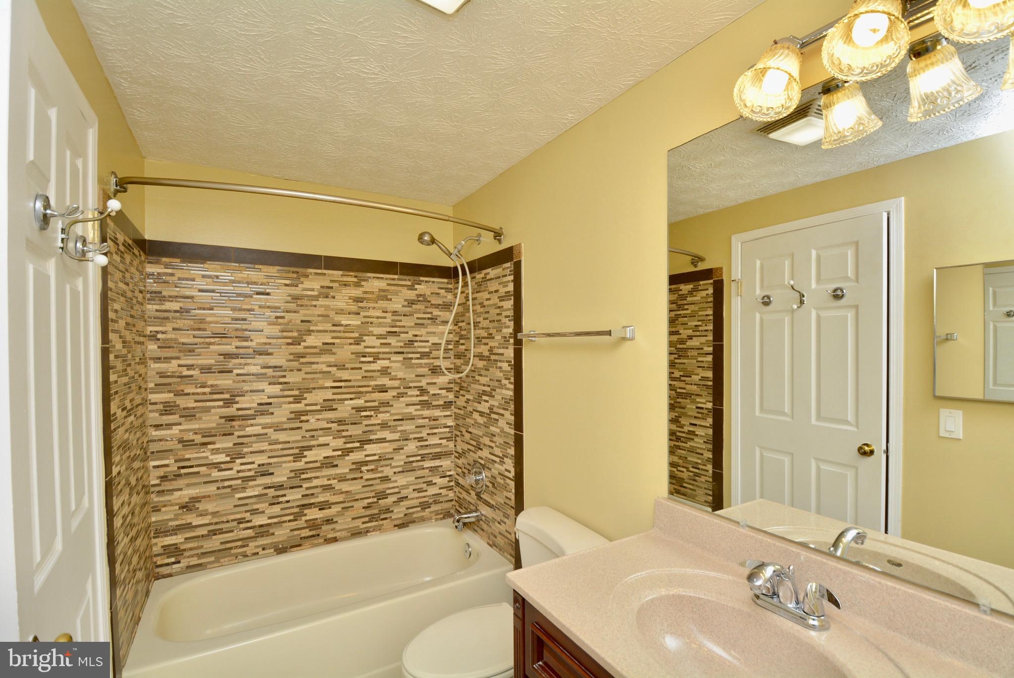 COLONY WOODS - Residential