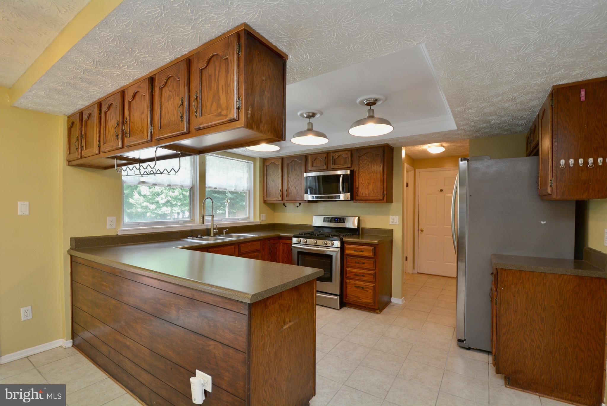 COLONY WOODS - Residential