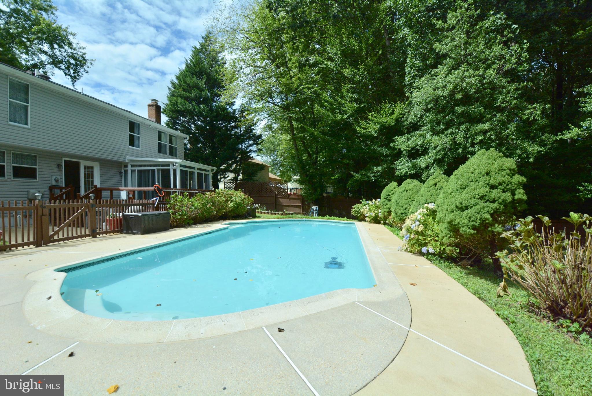 COLONY WOODS - Residential