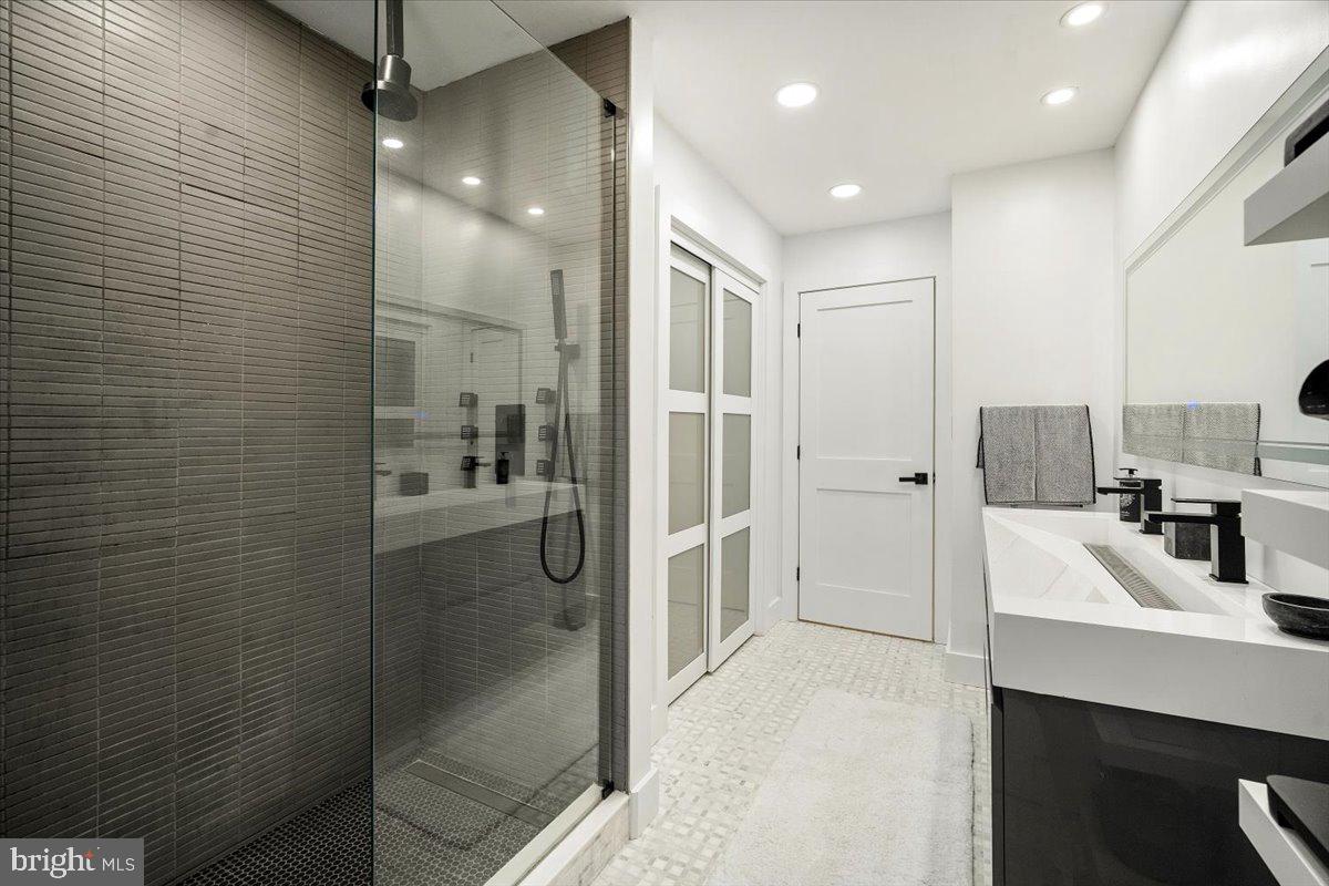 GLEN MILL VILLAGE - Residential