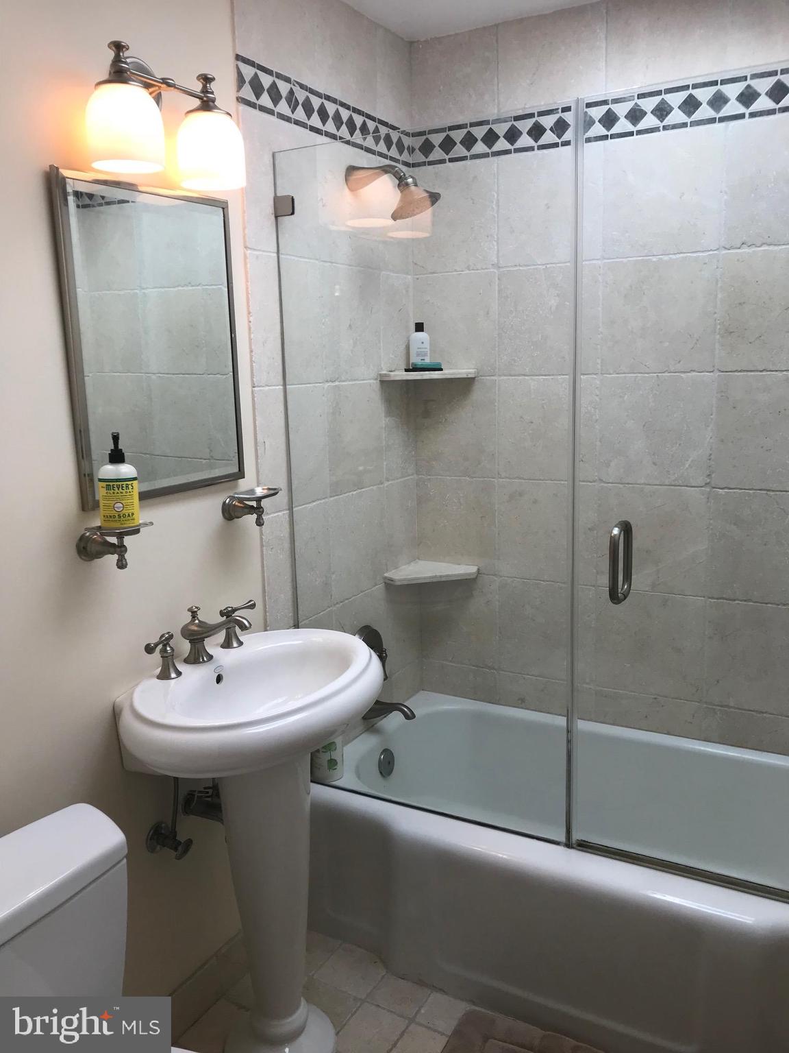 WILLIAMSBURG VILLAGE - Residential Lease