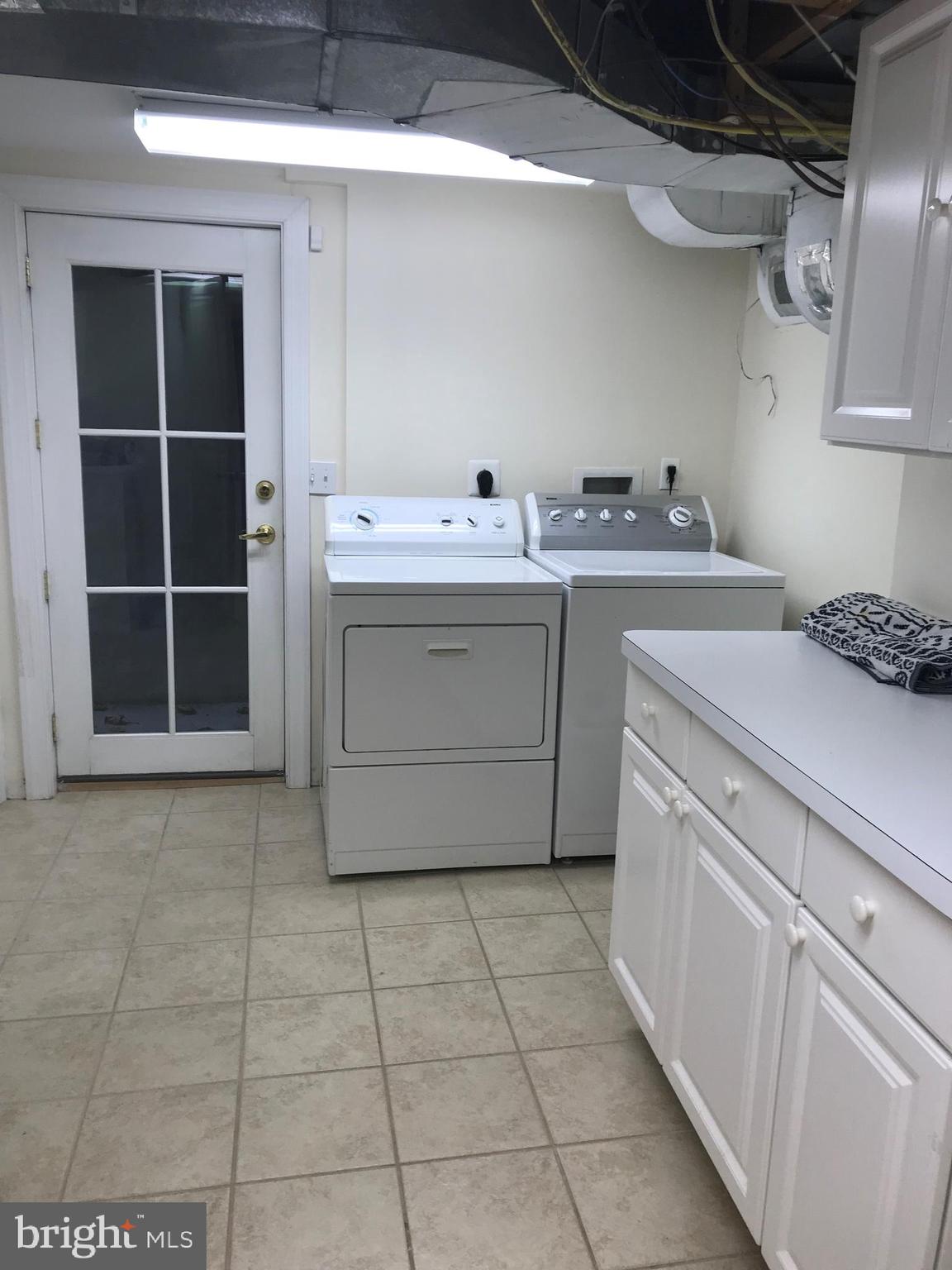 WILLIAMSBURG VILLAGE - Residential Lease