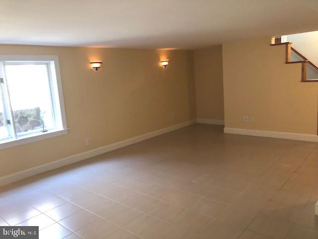 WILLIAMSBURG VILLAGE - Residential Lease