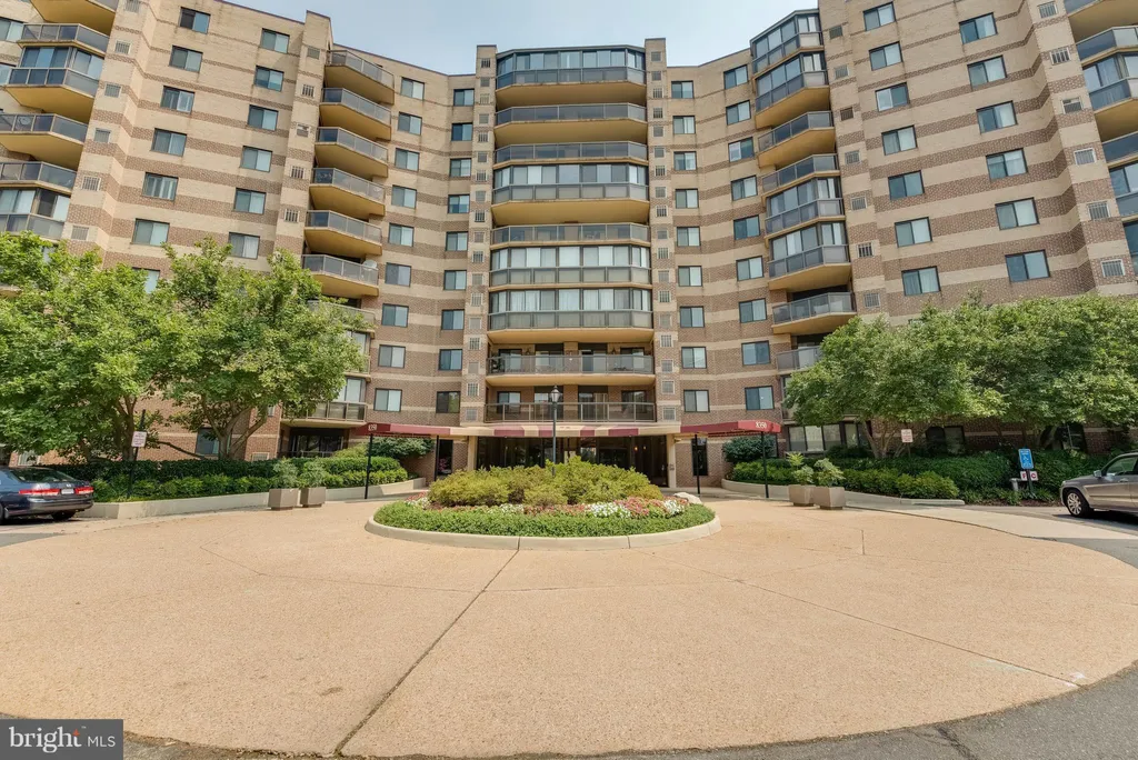 8350 Greensboro Drive Unit 922, McLean, VA 22102