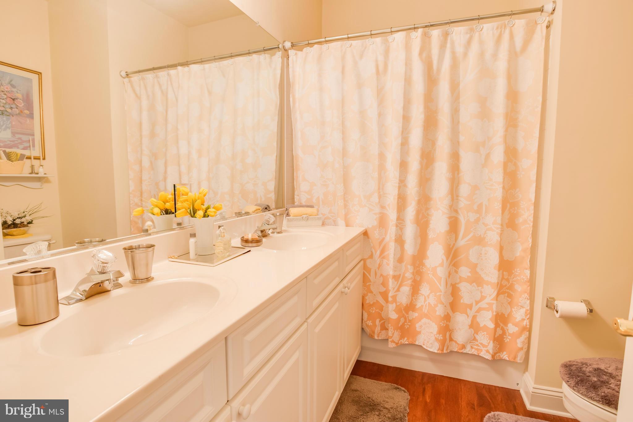 BELMONT CENTER - Residential